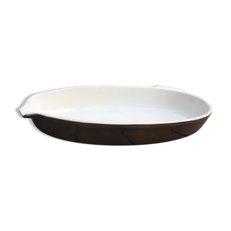 Terracotta dish with pouring edge