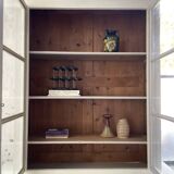 XL display case with white patina