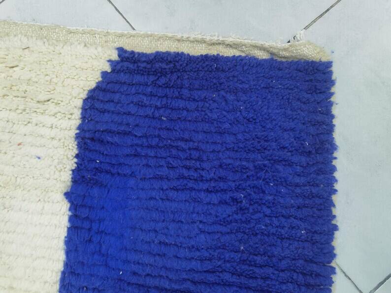 Handcrafted Moroccan rug decorated 250cm x 100cm