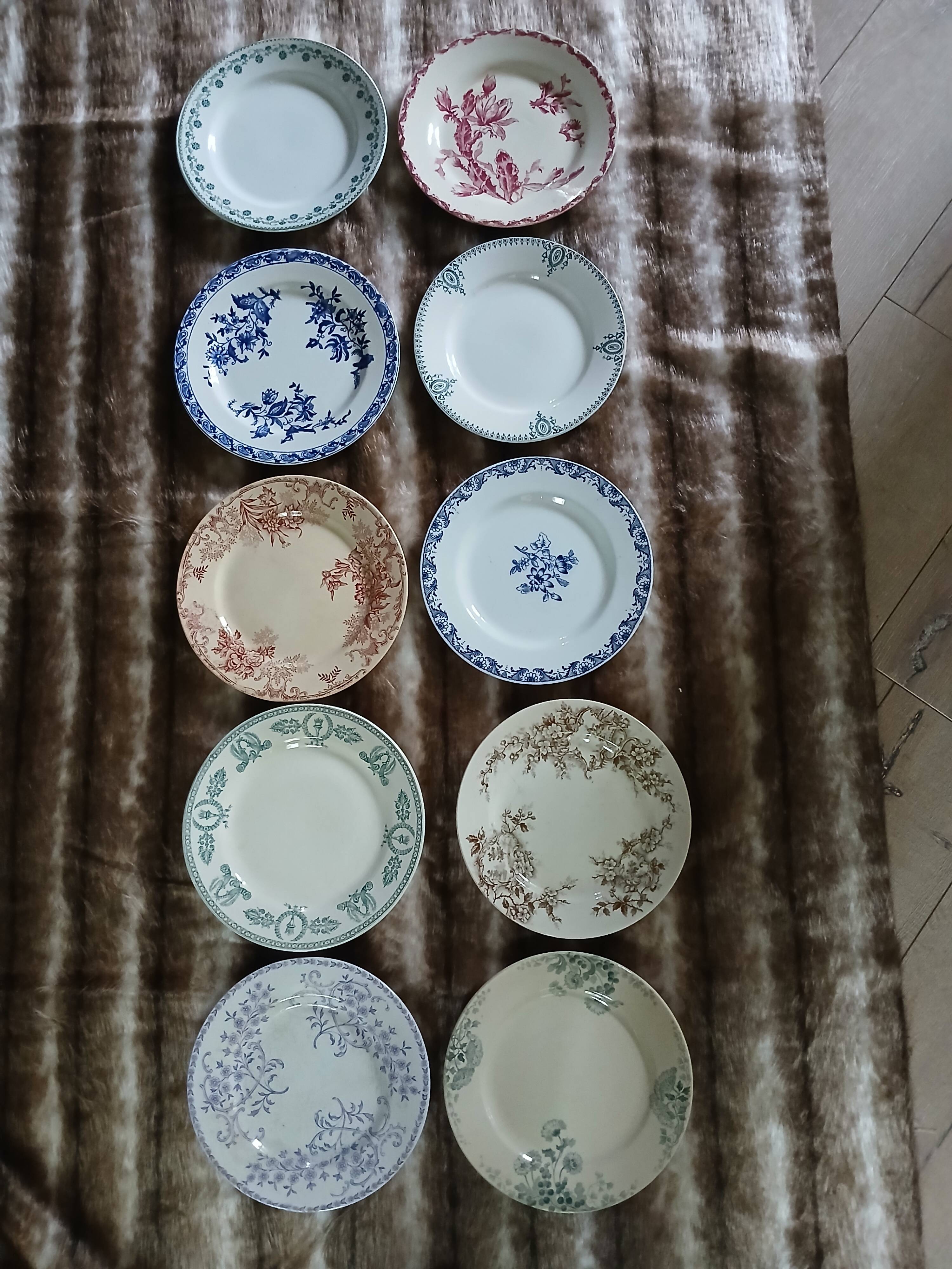 10 assiettes plates anciennes en Terre de fer