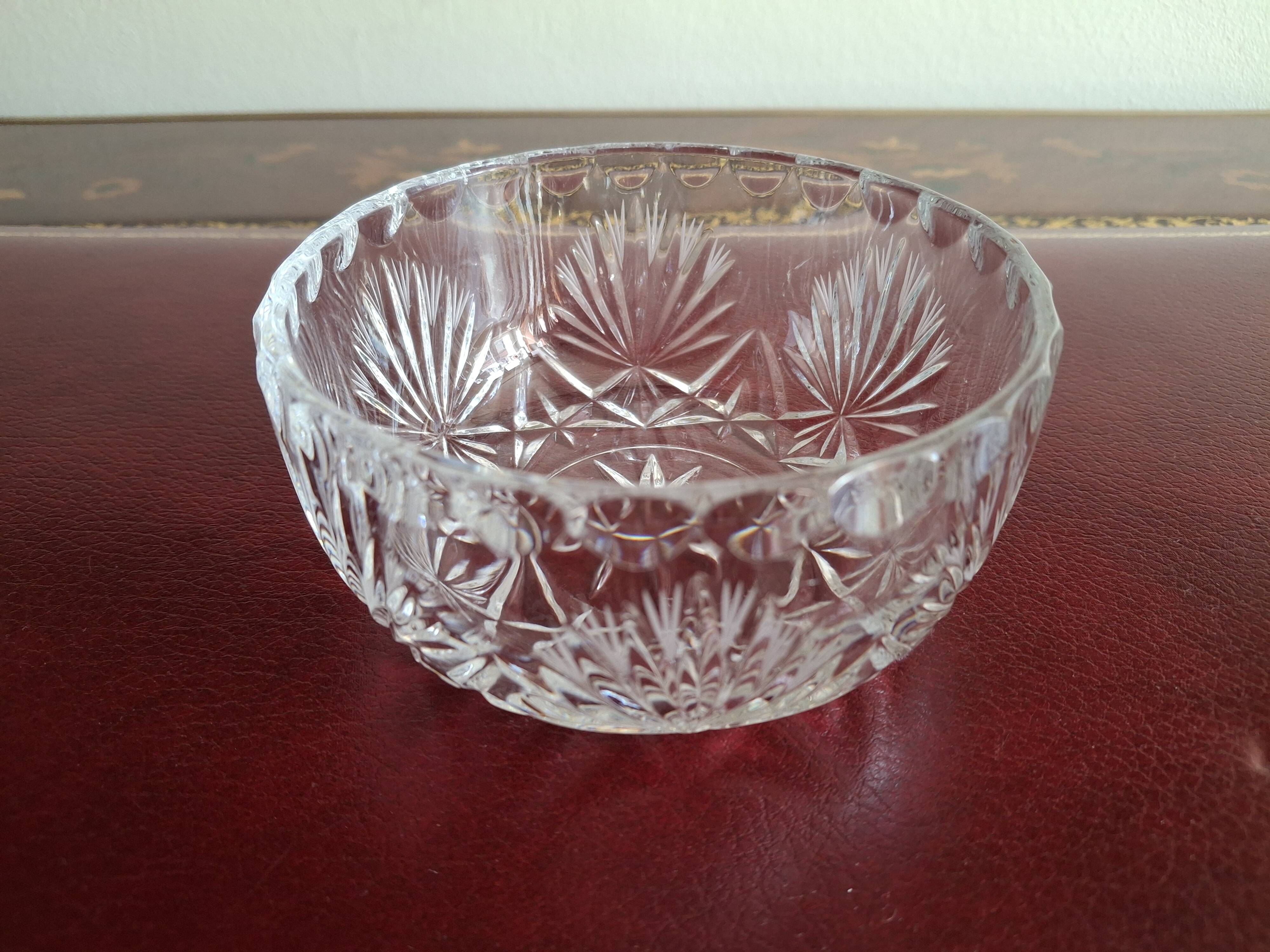 Finger bowl or small bowl in cut crystal 12 cm height 5.7 cm