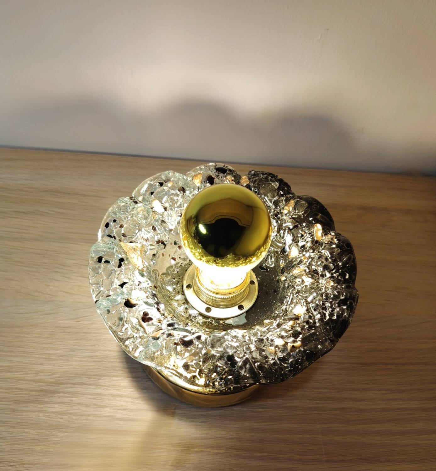 Fleur de Murano noir et transparente en applique murale