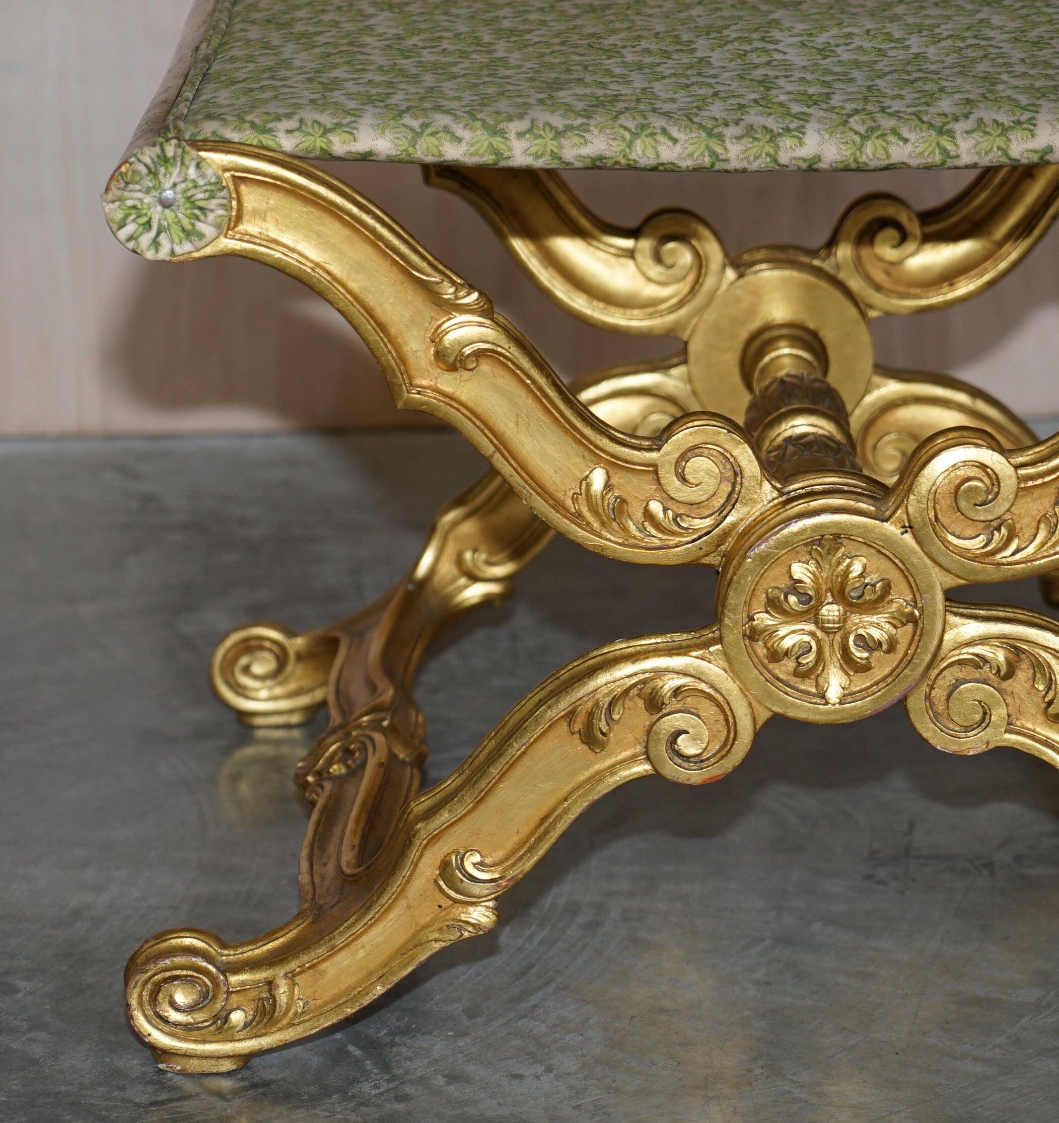Folding stool with X-frame, carved golden wood, 19th century.