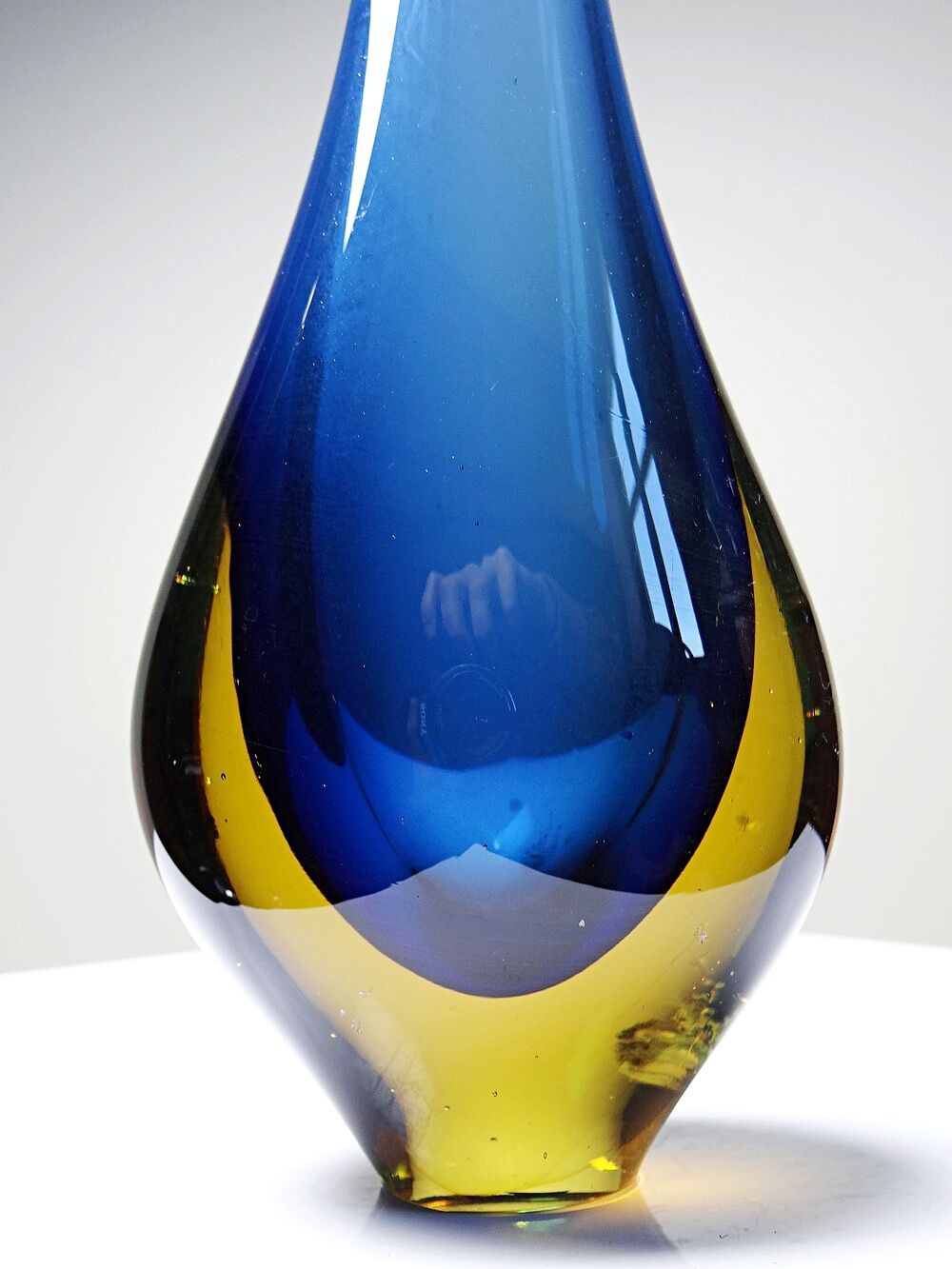 Vase Sommerso Murano att. Flavio Poli, verre bleu et ambre, années 1950-1960