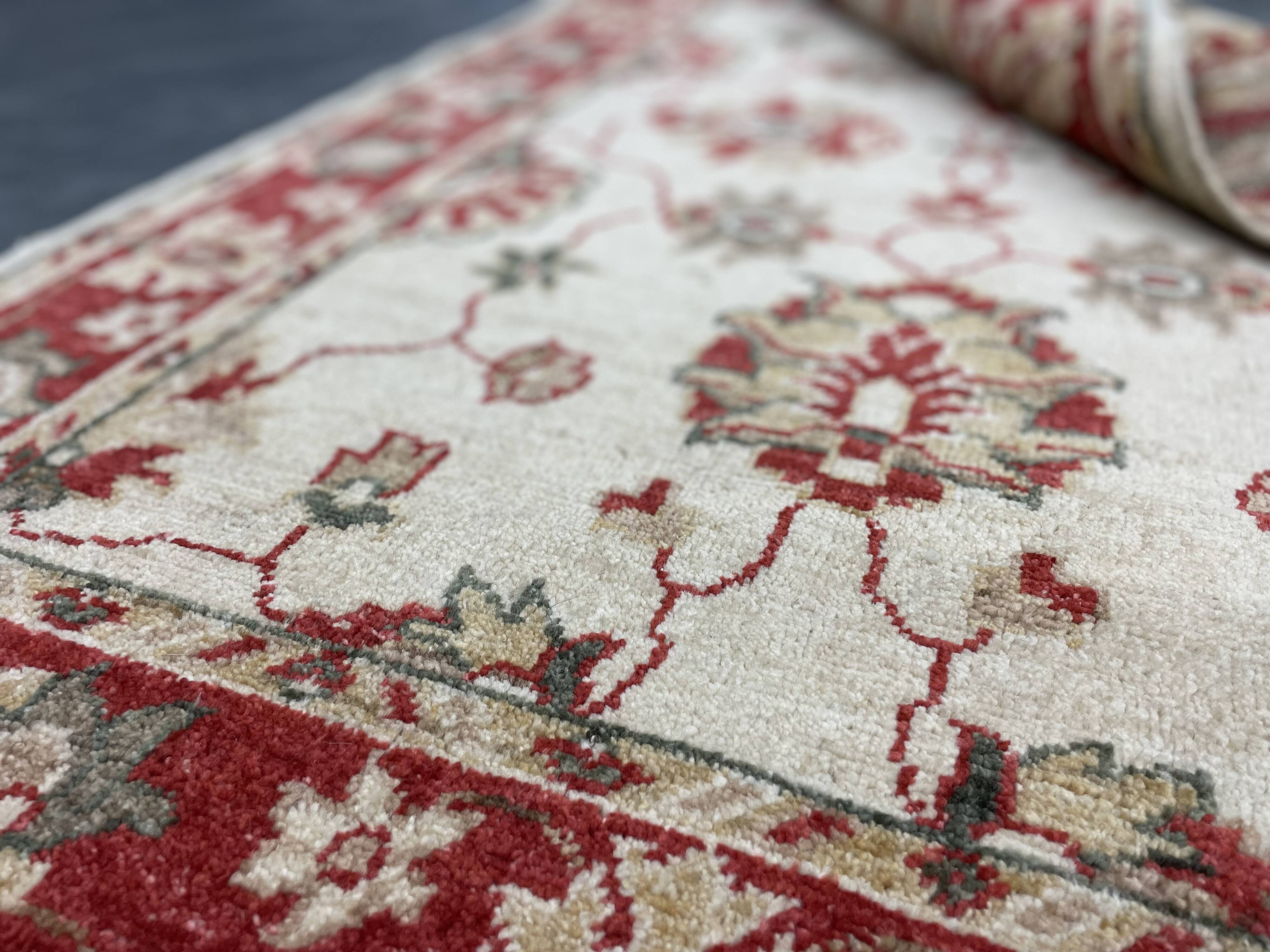 Traditional Cream Wool Rug, Small Red Floral Oriental Carpet 86x123 cm