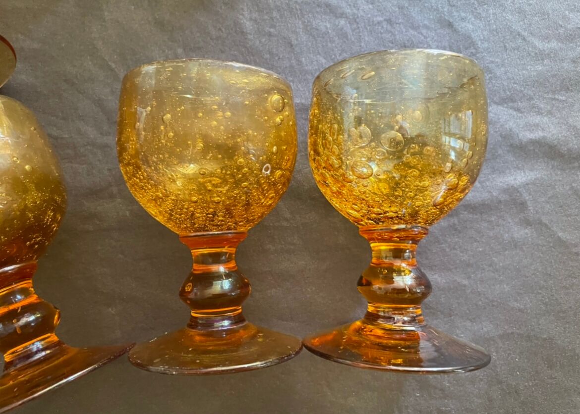 Amber bubble foot glasses
