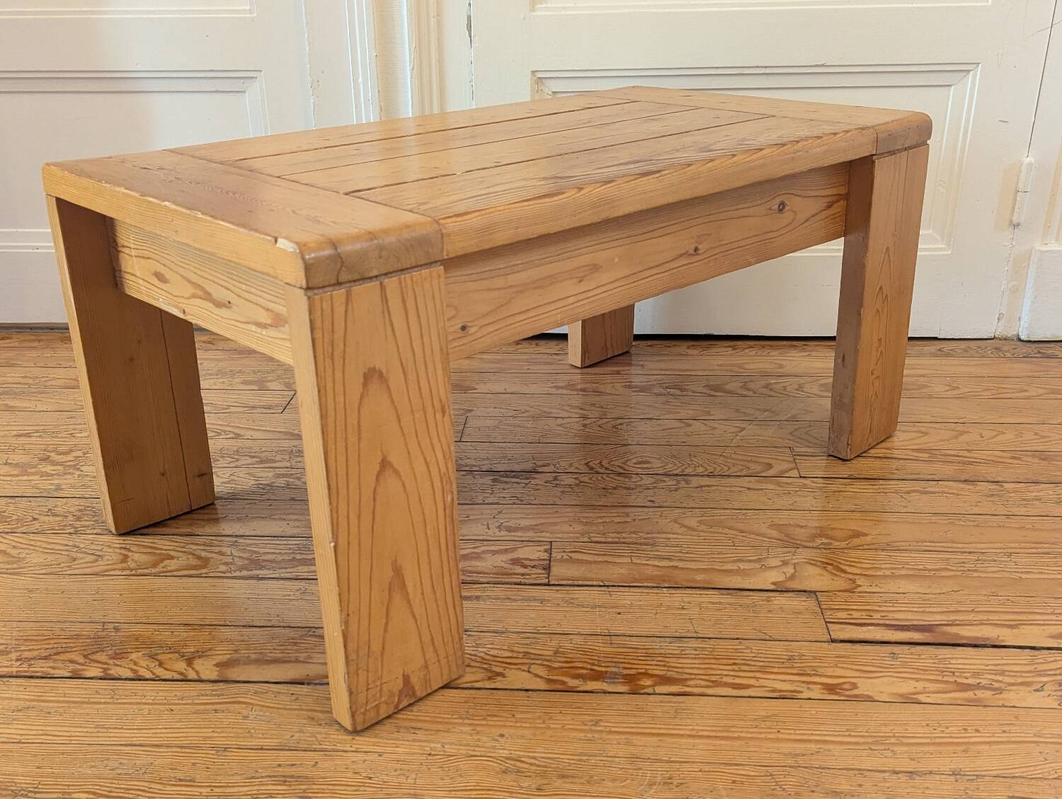Table Basse Perriand / Regain – Provenance Les Arcs (Savoie)