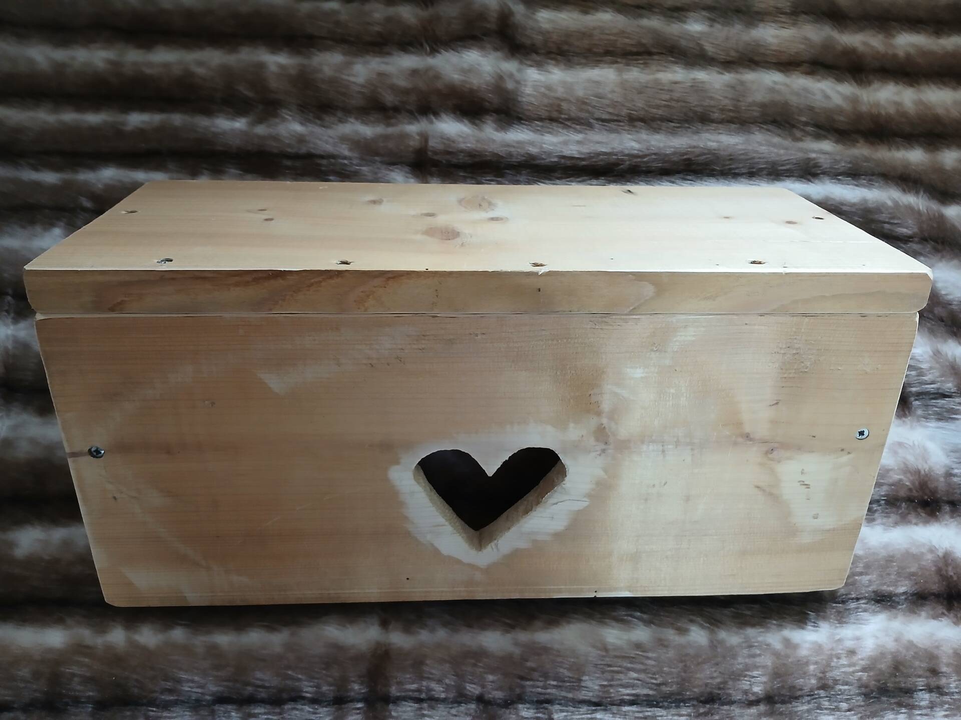 Étagère murale en bois brut