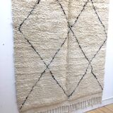 Moroccan Berber carpet Beni Ouarain with black diamonds 2,38x1.54m