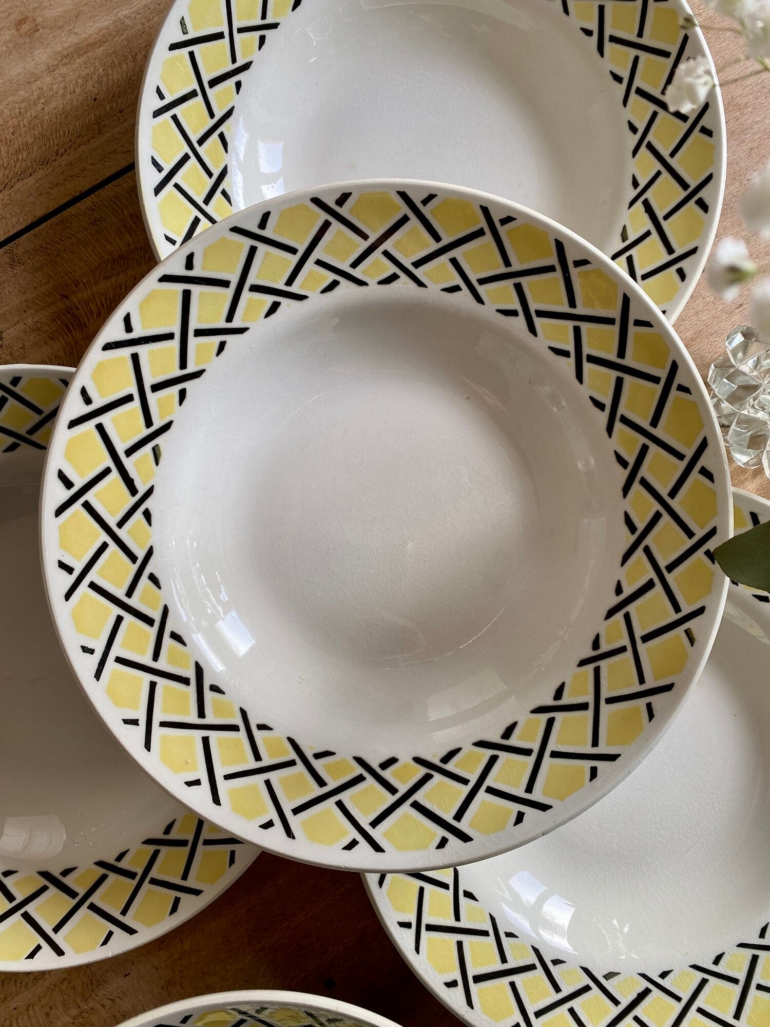 Set of 6 vintage hollow plates with yellow and black décor