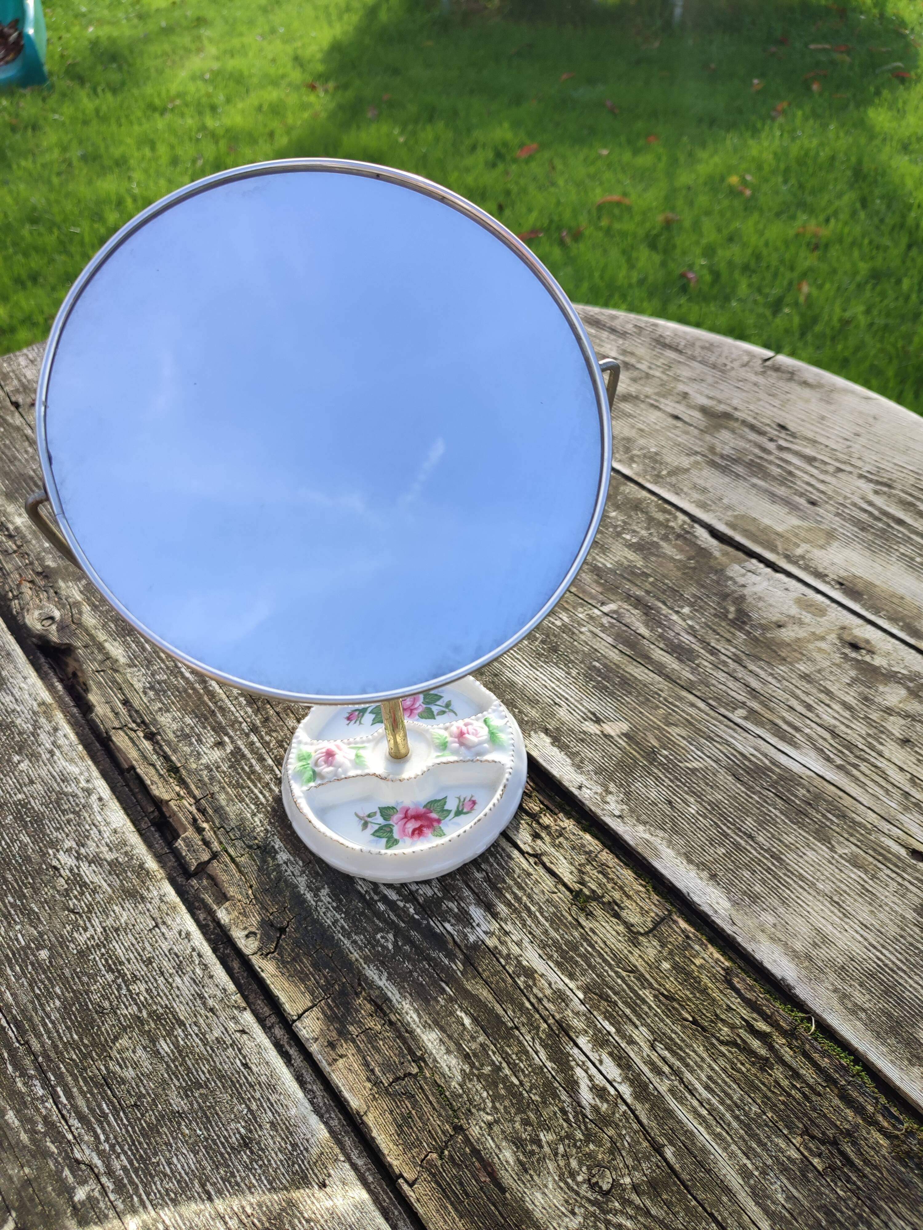 Round mirror on pedestal 18x31cm
