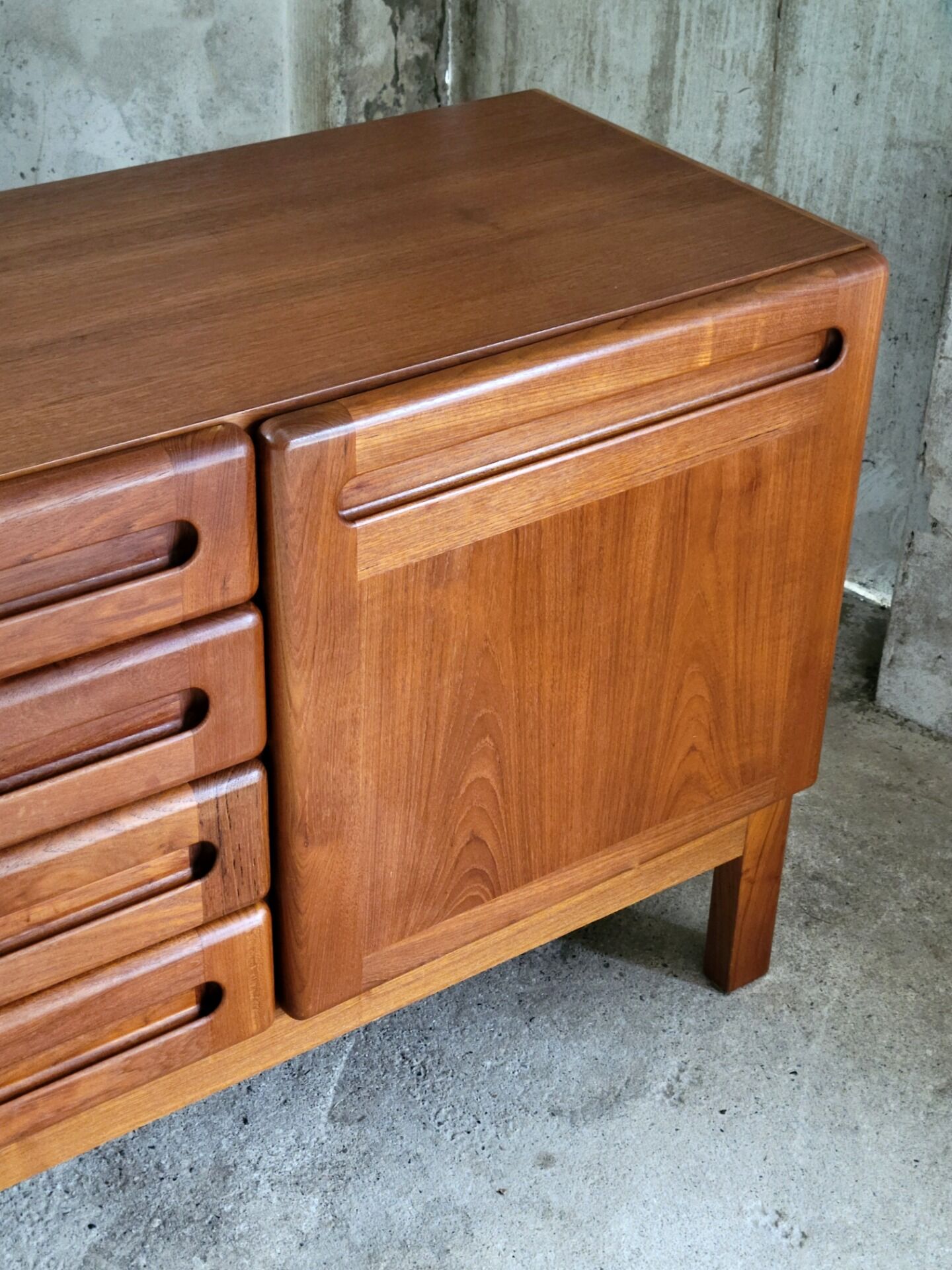 Buffet Dyrlund en teck, Danemark 1970