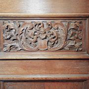 Grande garde-robe en chêne début 18e s.