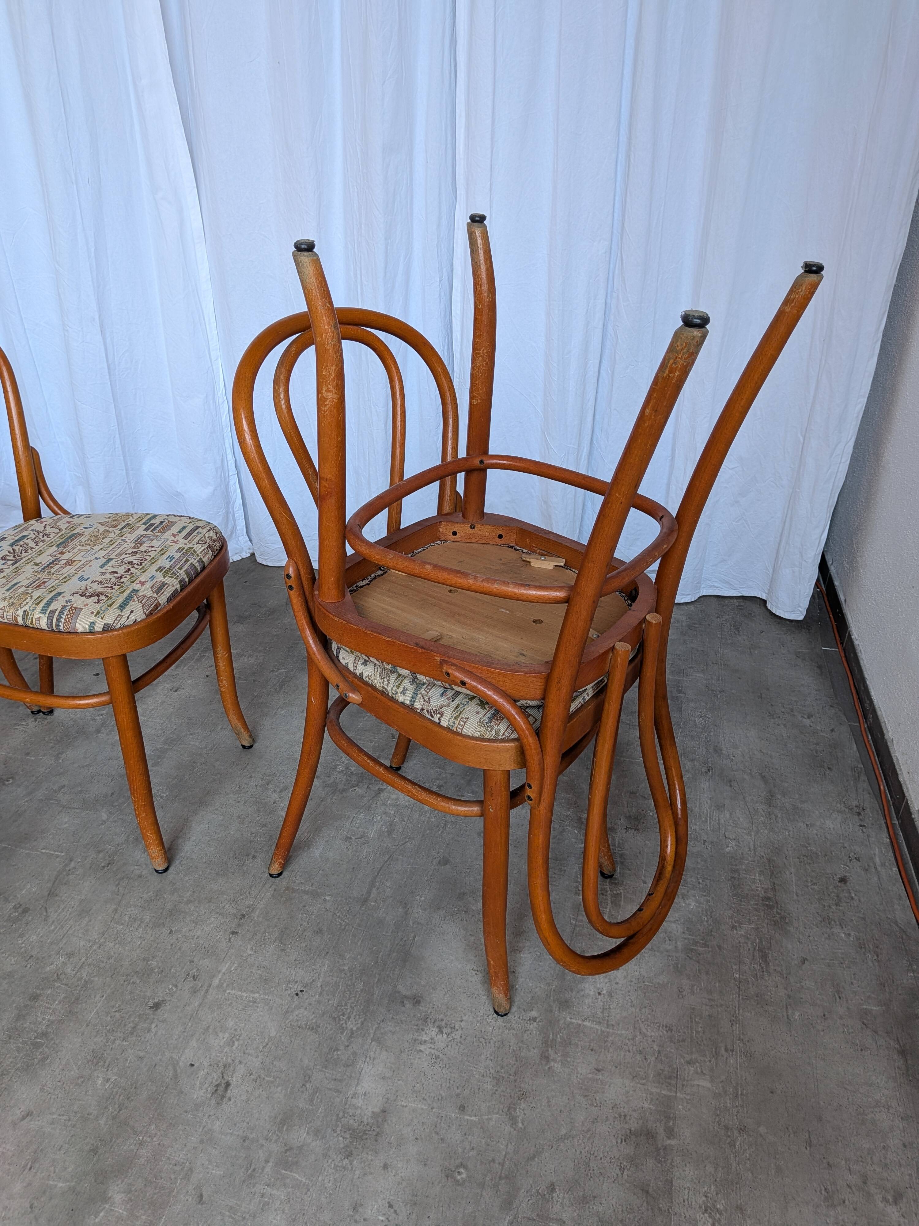 Ensemble de 6 chaises de salle à manger Thonet en bois courbé avec assise en tissu / Années 1970 Mid-Century Bistr