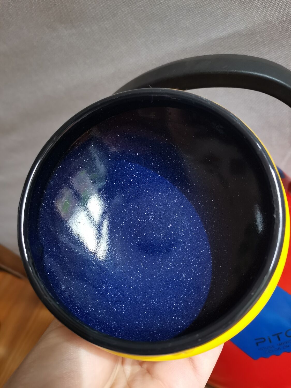 Enamelled metal kettle pitch 70 design style memphis