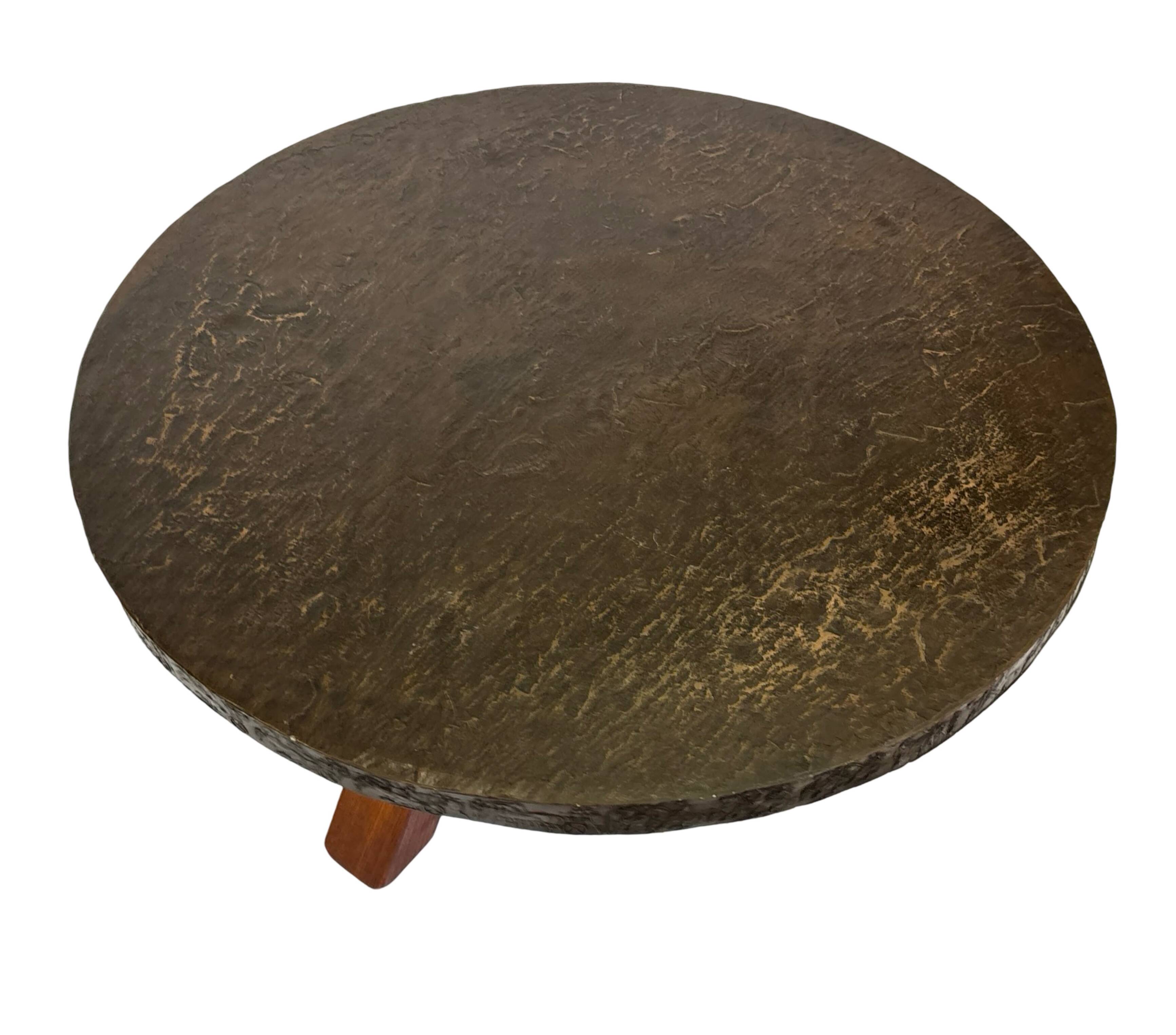 Table basse ronde brutaliste, années 60