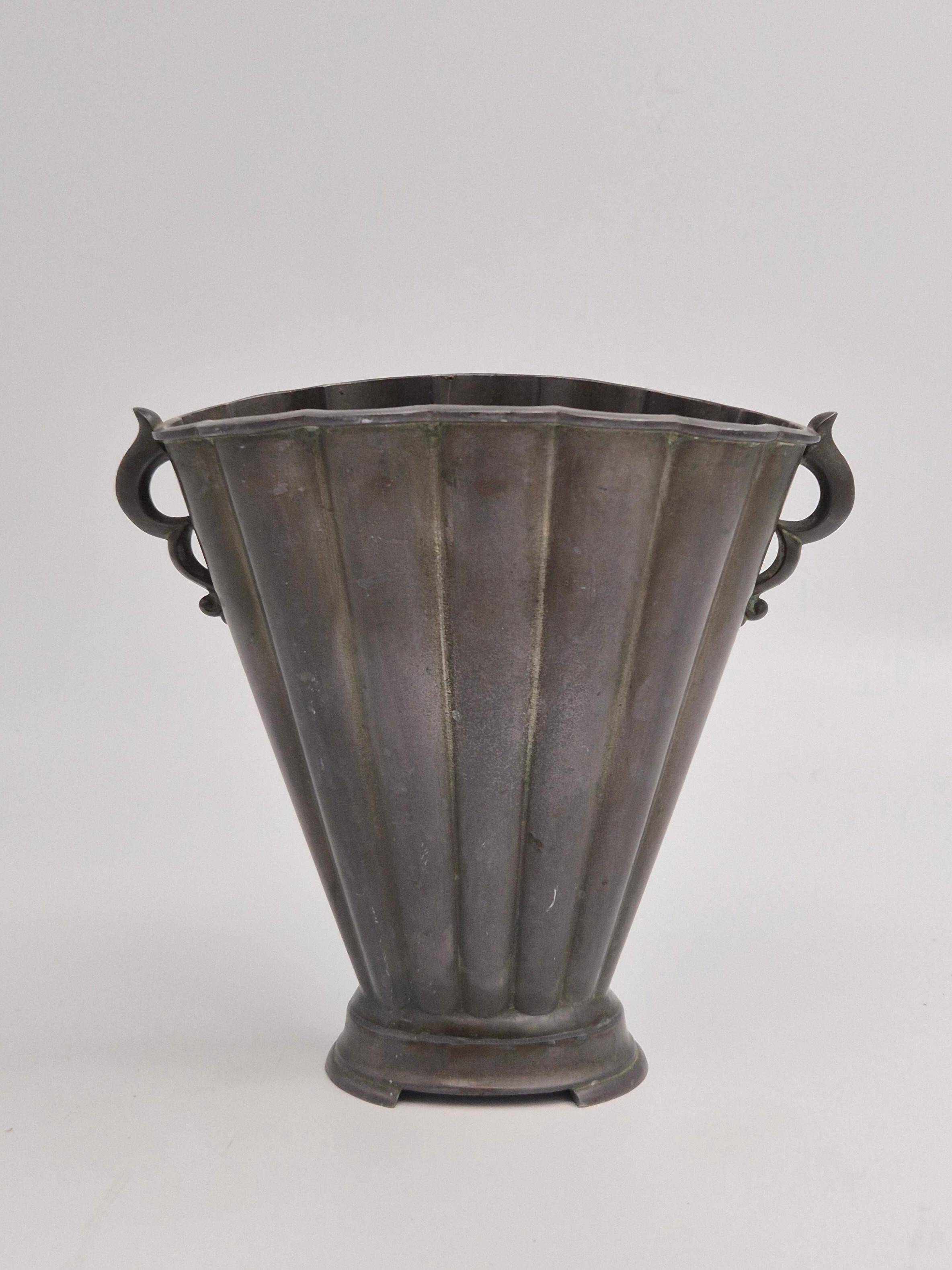 Vase sculptural en Diskometal par Just Andersen, années 1930 / Grâce danoise / Art Déco