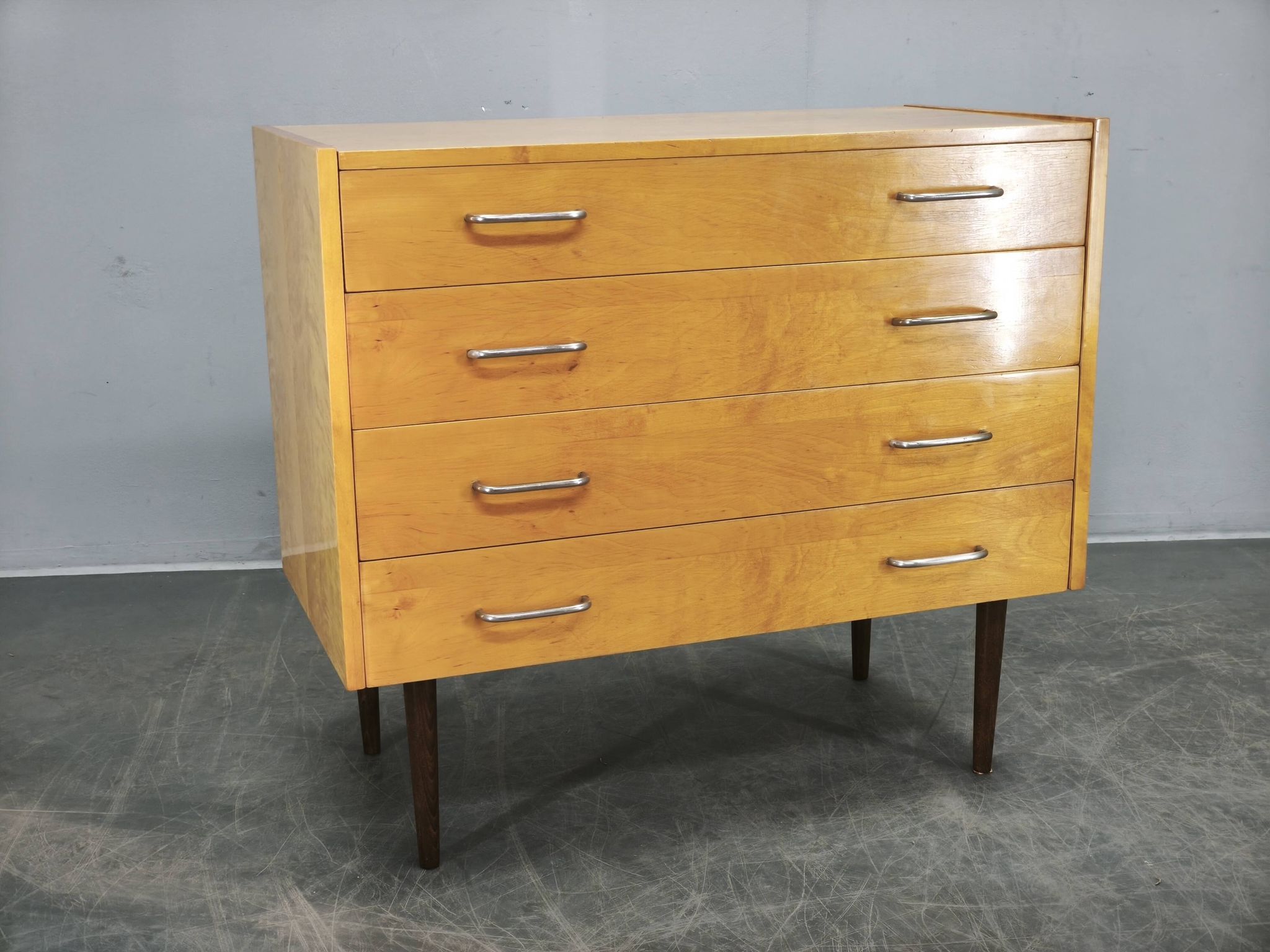 Coiffeuse avec miroir des années 1970 UP Zavody République tchèque.