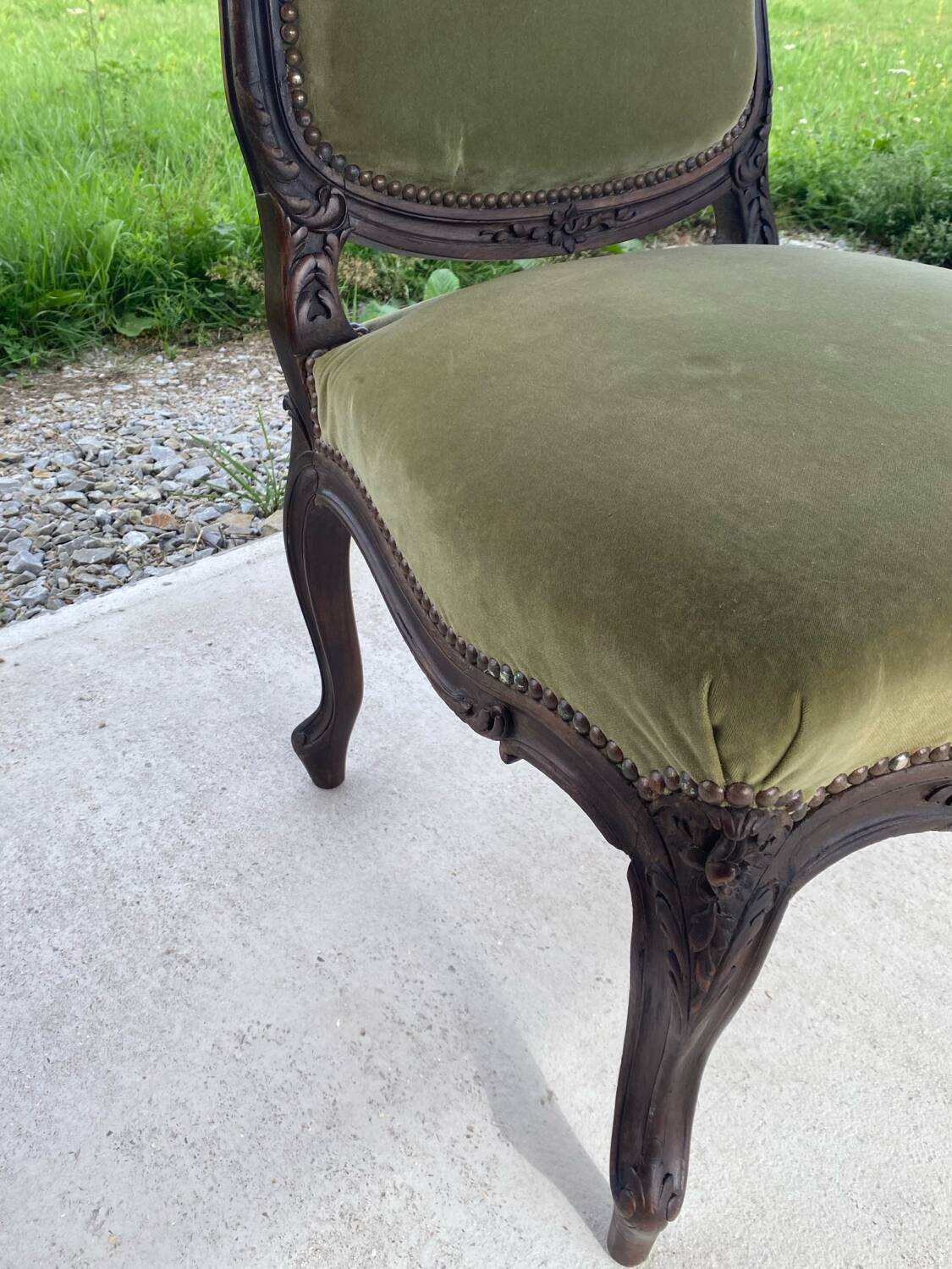 Louis 15 style green velvet chair