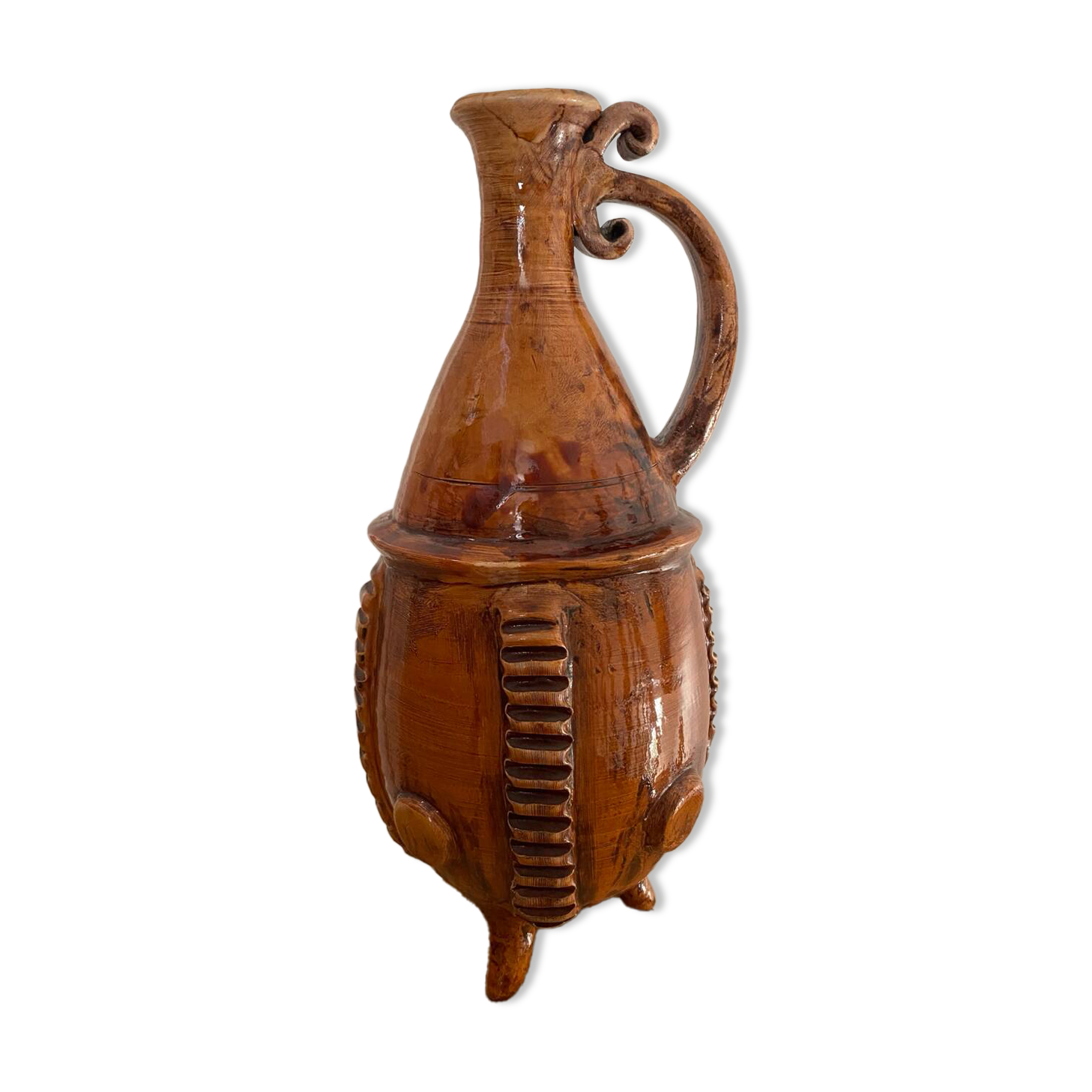 Tripod pottery