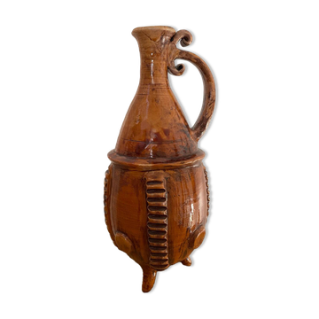 Tripod pottery