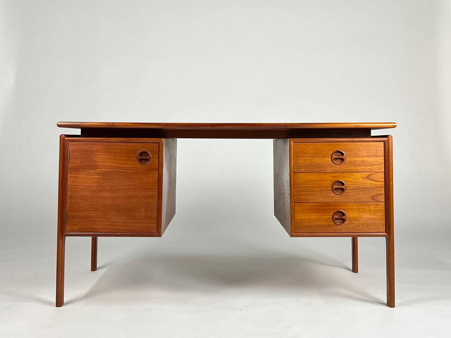 Bureau en teck design danois autoportant Gasvig Møbler vintage milieu du siècle