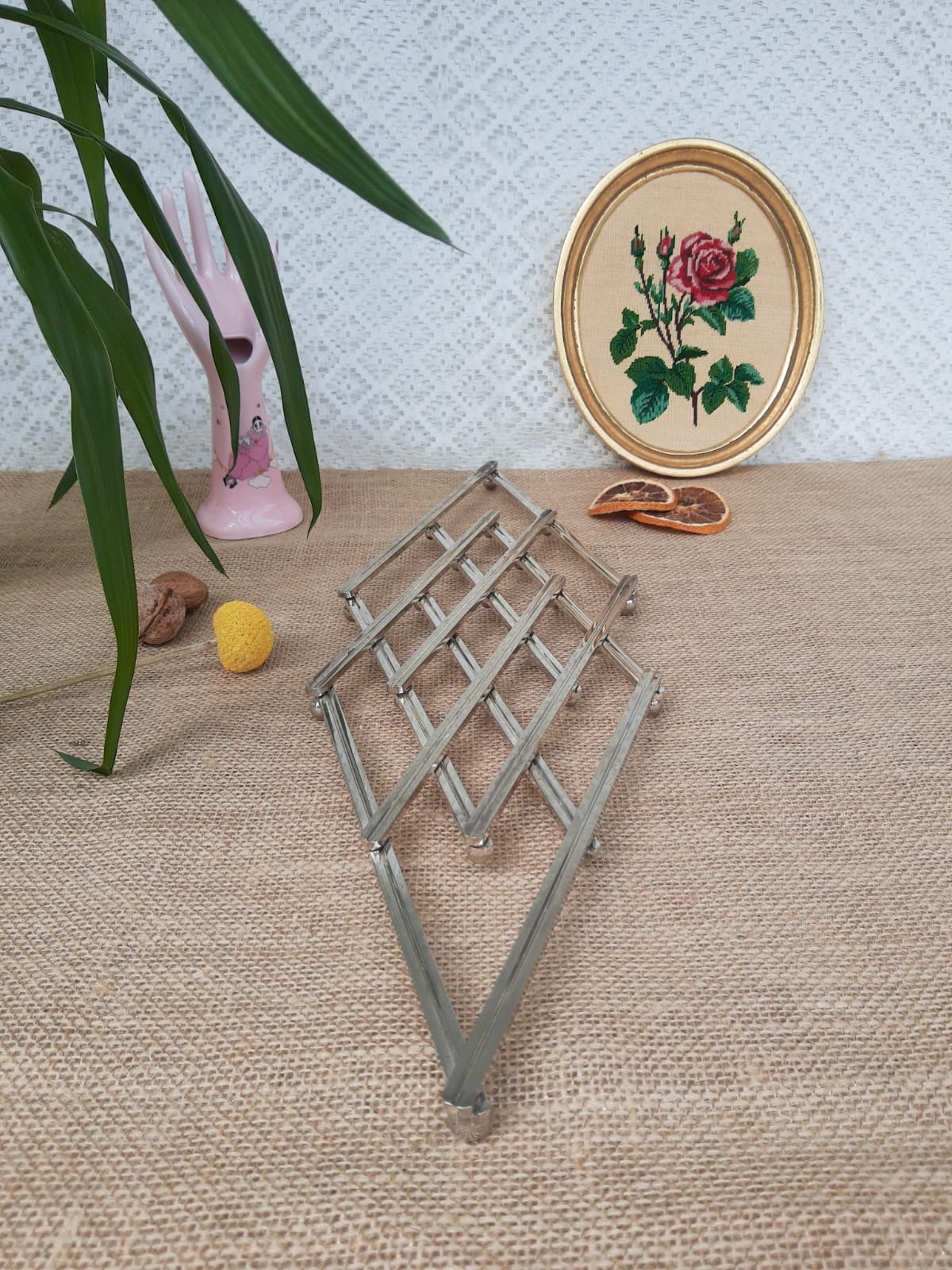 Stretchy silver metal flat bottom