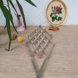 Stretchy silver metal flat bottom