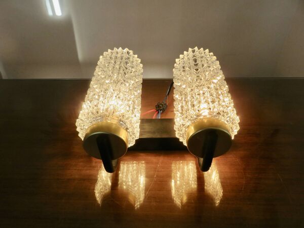 Applique double style Arlus métal doré et métal laqué noir, verre pointe de diamant 1960