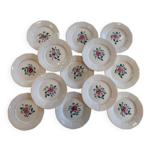 Lot de 13 assiettes plates - main
