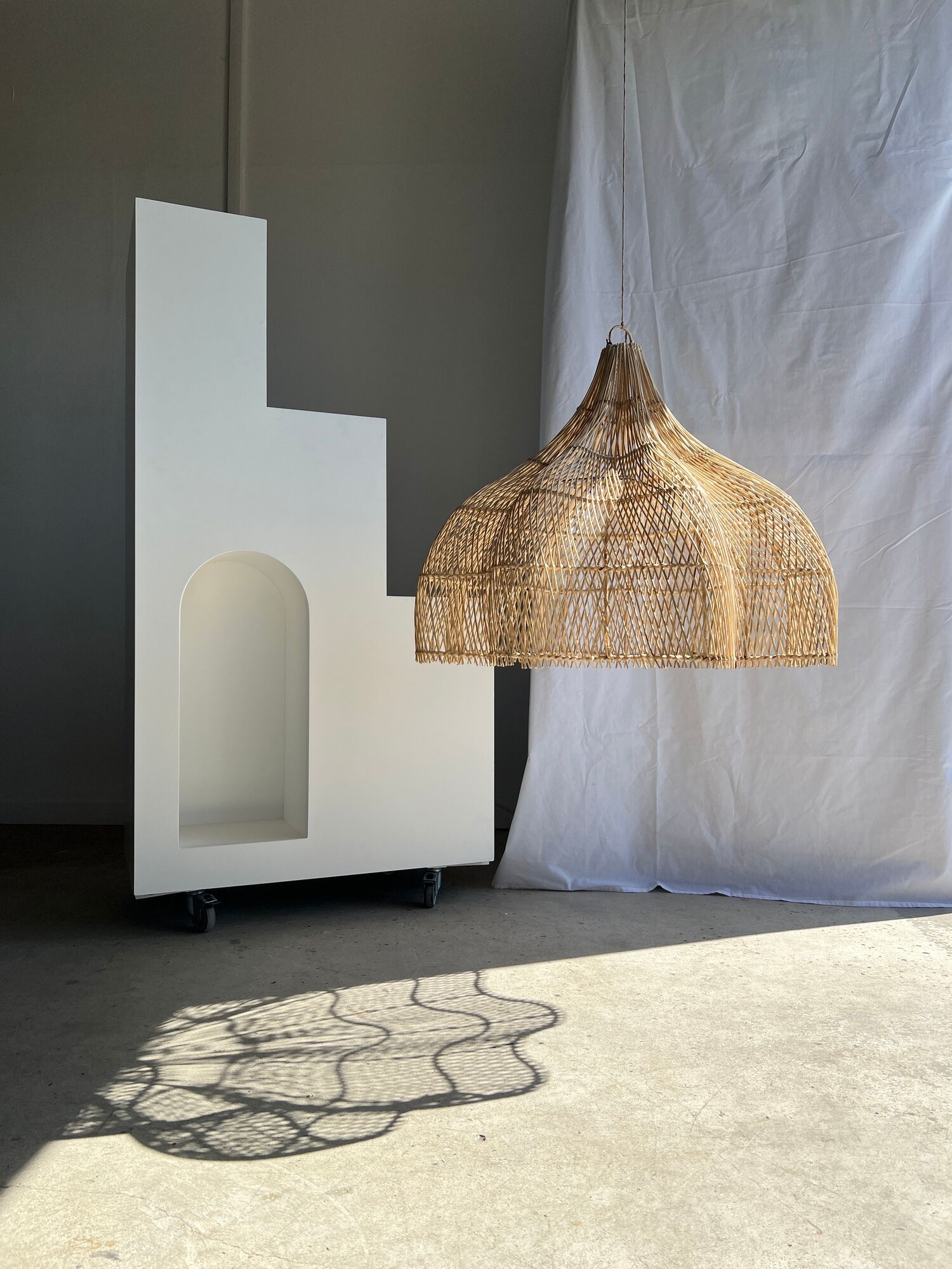 Rattan pendant lamp in the shape of a flower
