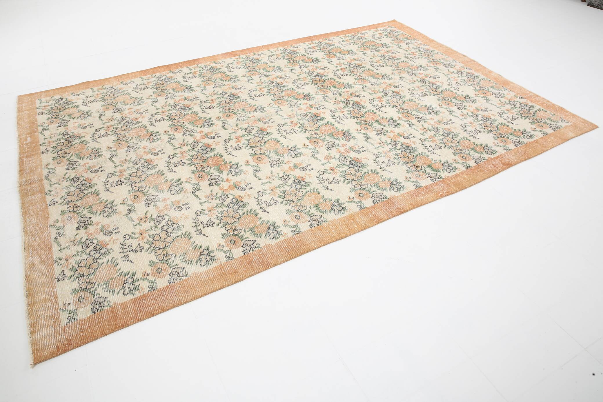 Tapis en laine et coton à décor floral