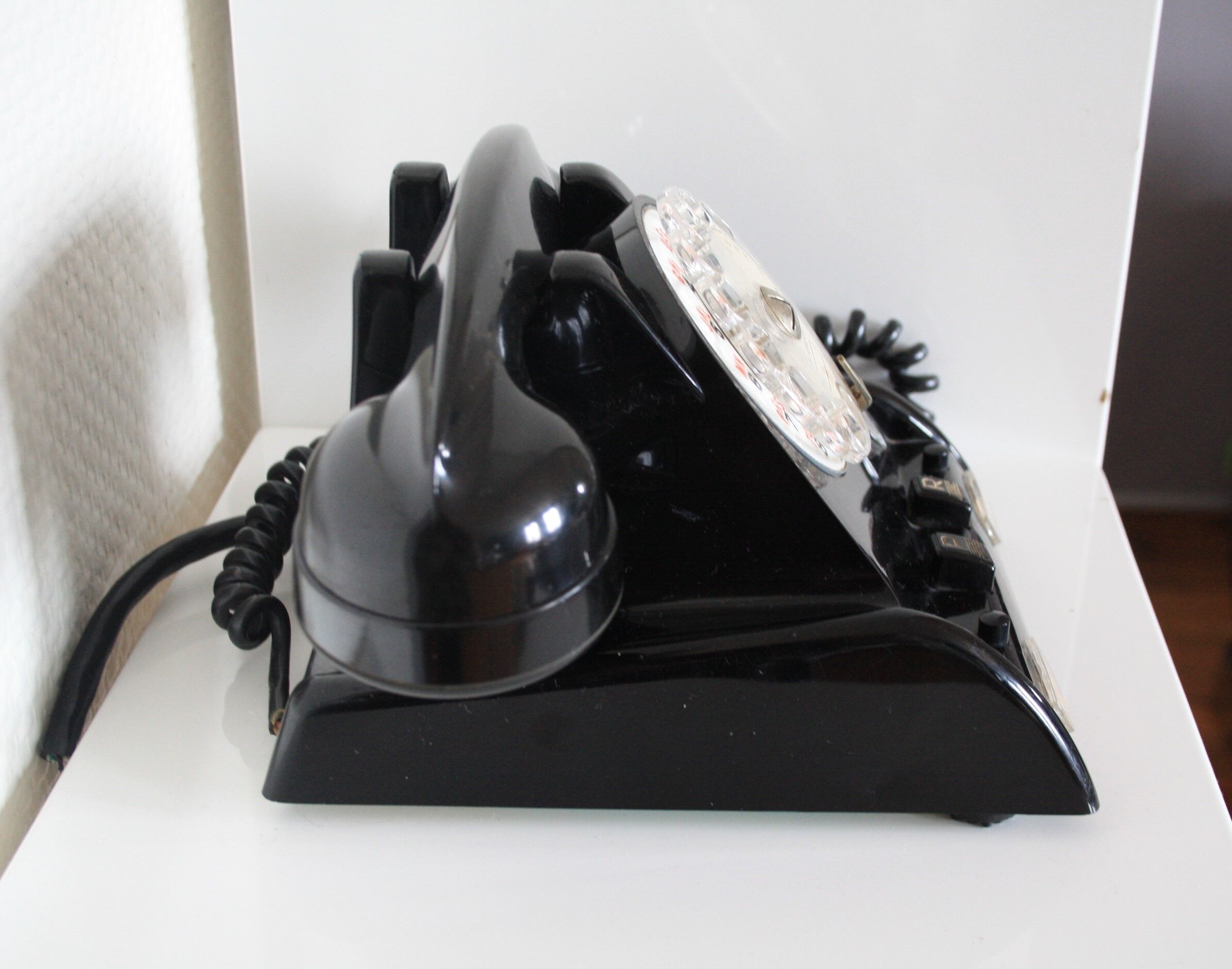 Téléphone en bakélite noir années 50