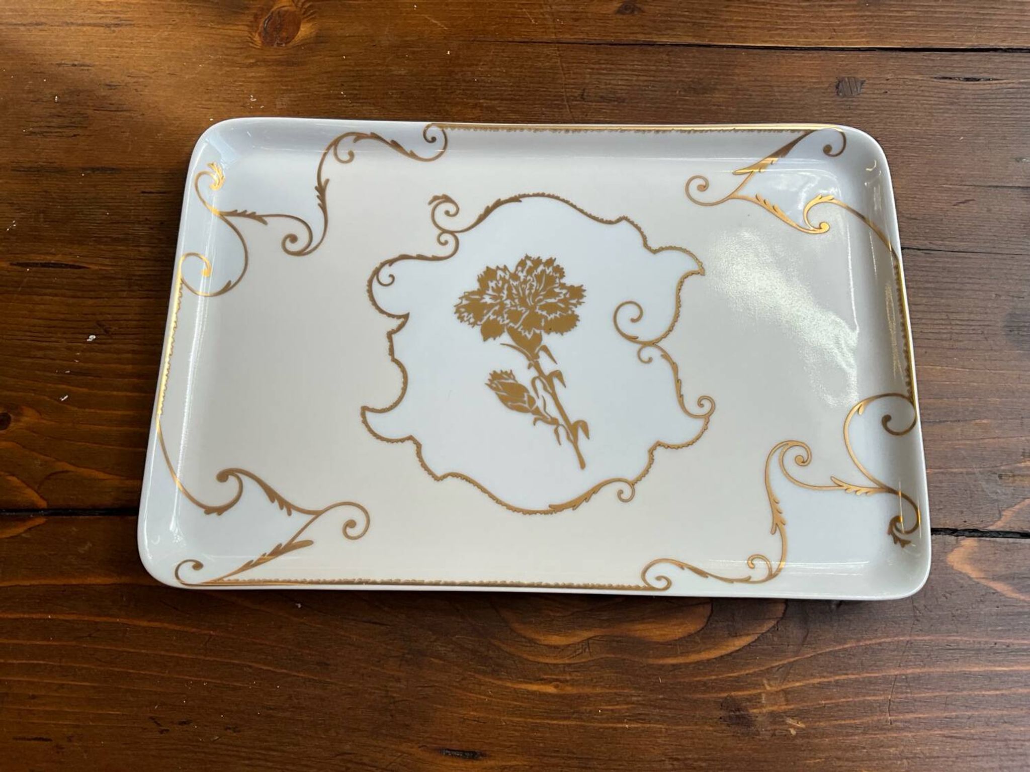 Plateau en porcelaine par Christian Lacroix modèle Follement