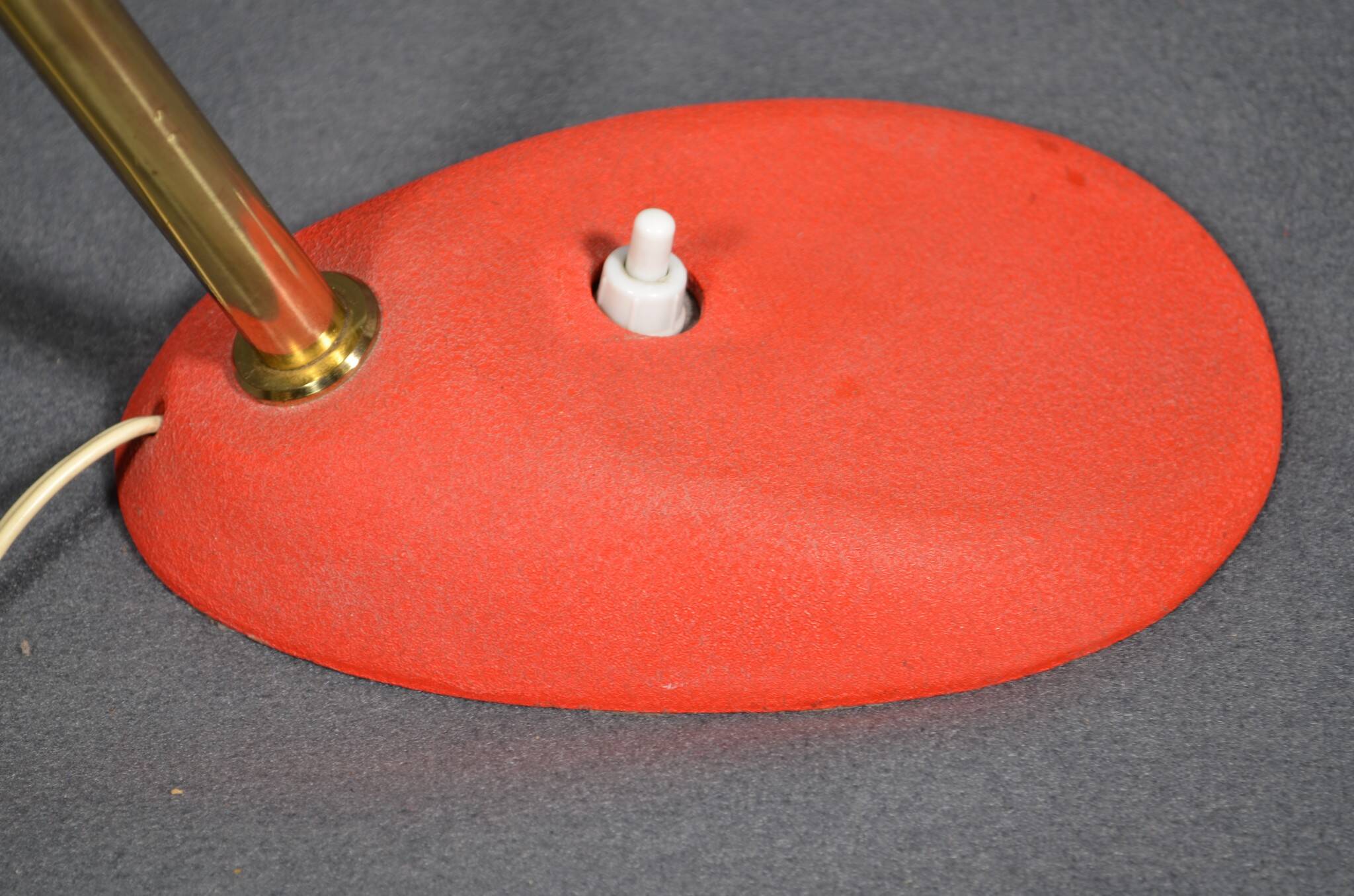 Jean Boris LACROIX (1902-1984), Desk lamp in red lacquered sheet metal, profiled diffuser