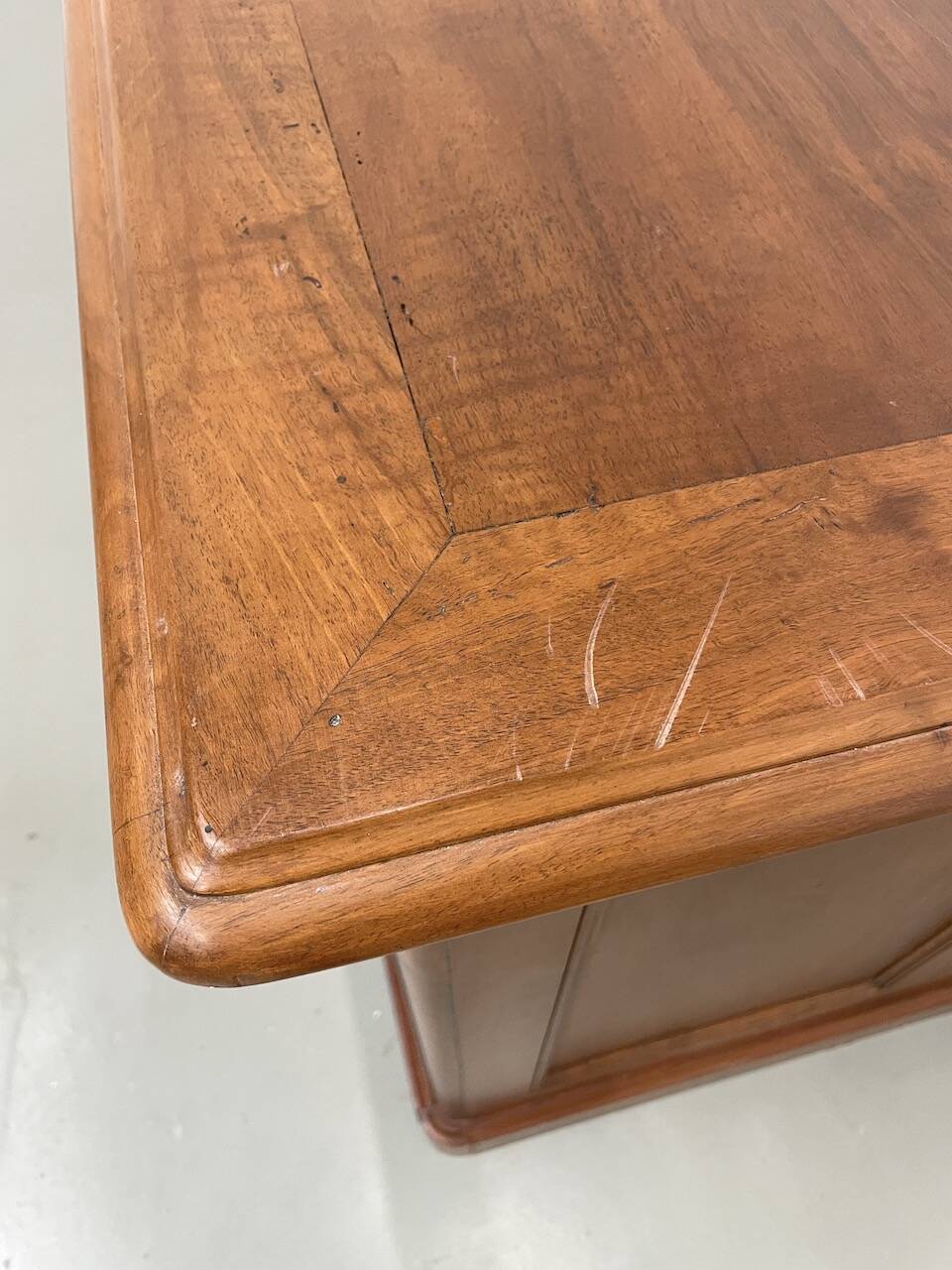 Comptoir ou bureau en noyer années 50