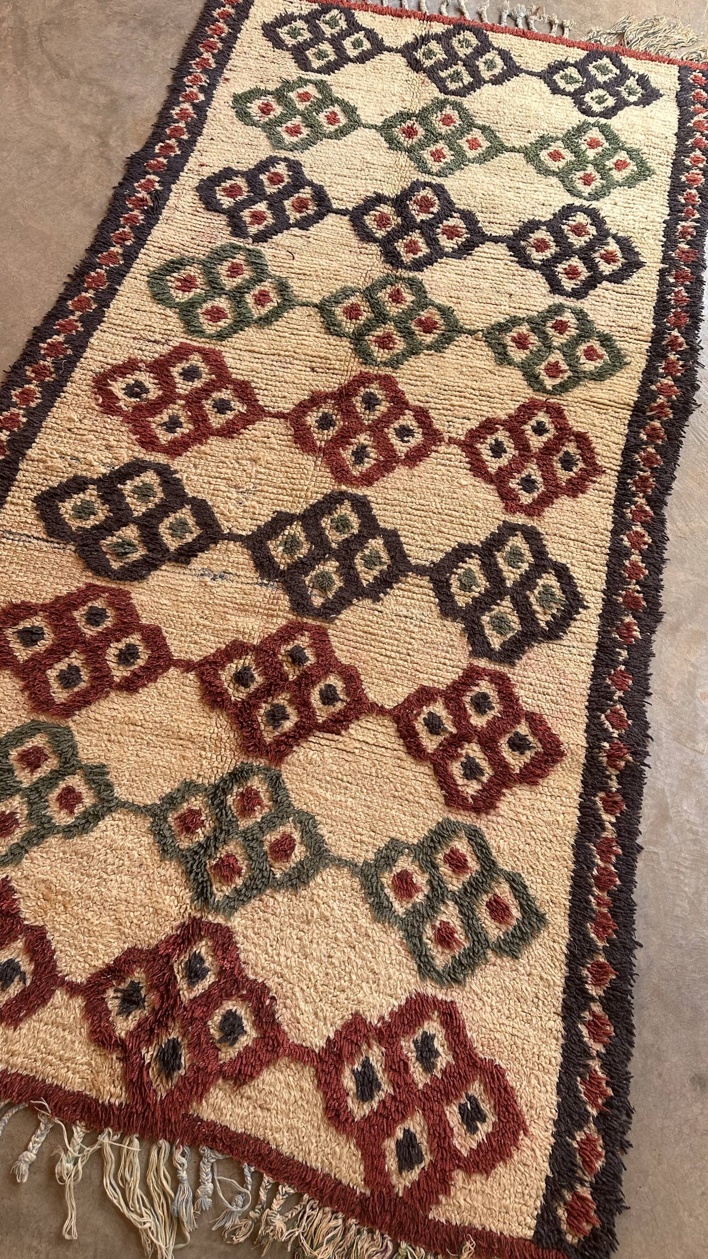 Colorful Moroccan rug Boujad - 263 x 135 cm