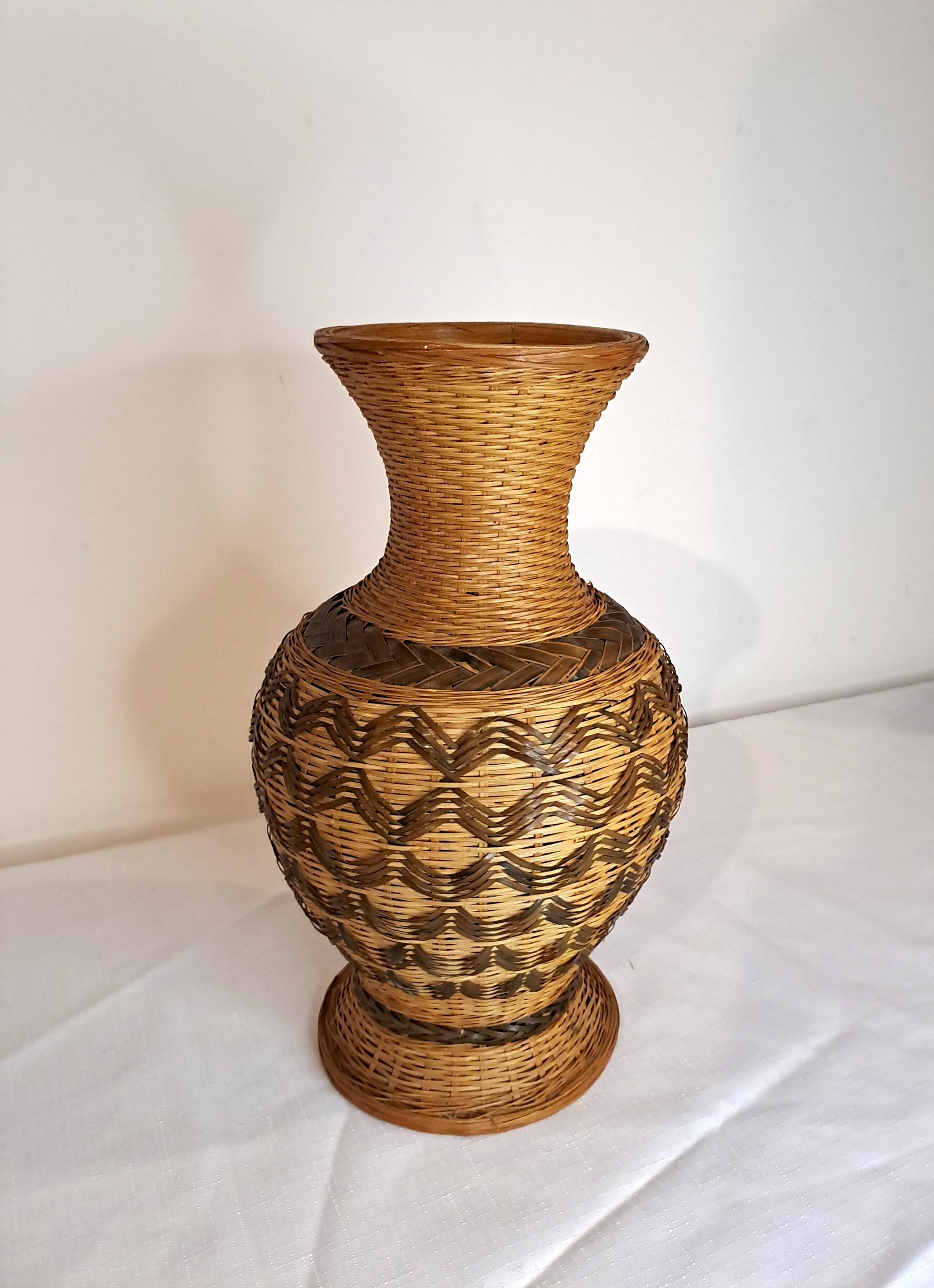 Woven rattan & ceramic vase – handcrafted decorative piece