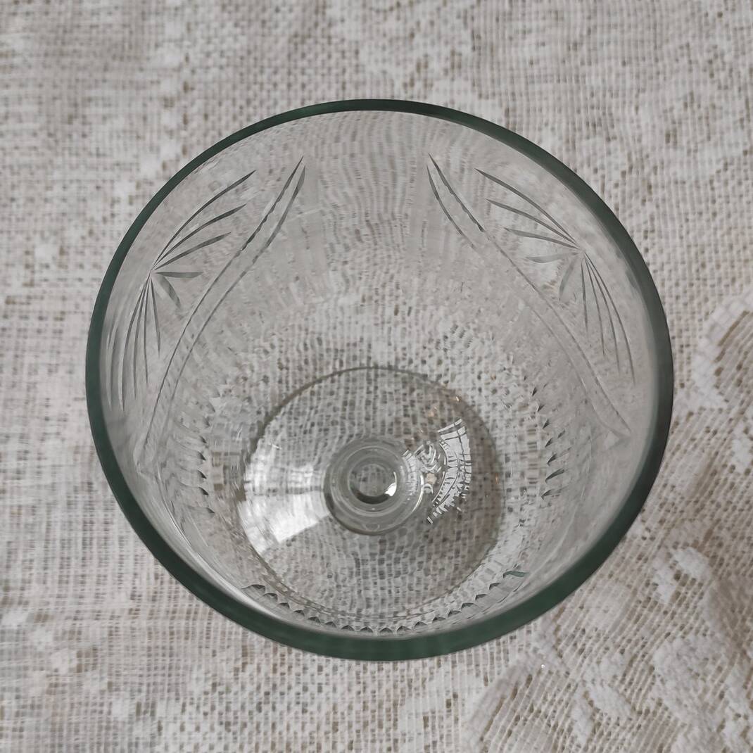 Chiseled crystal vase