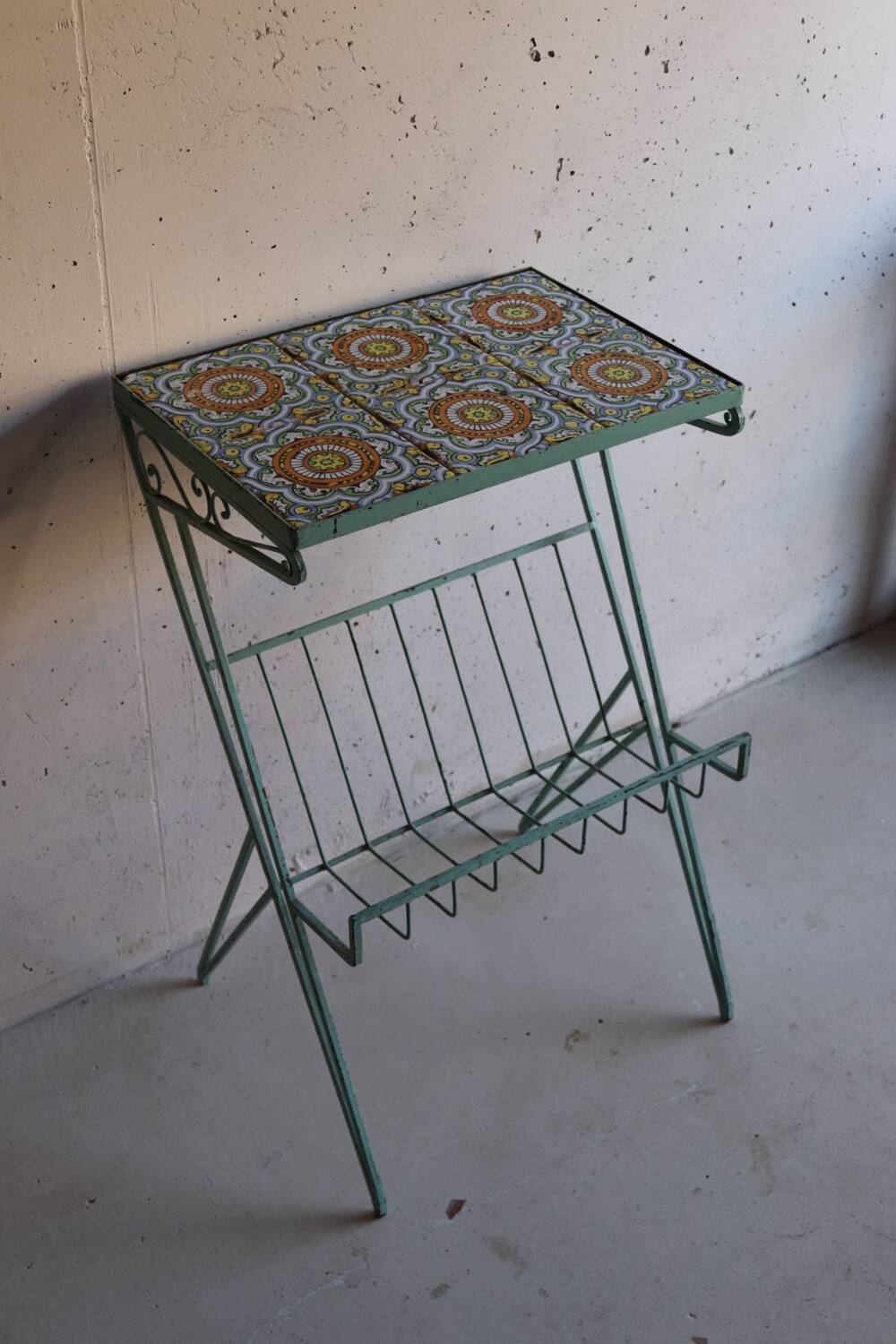 Metal plant stand with tiled top – 6 antique tiles