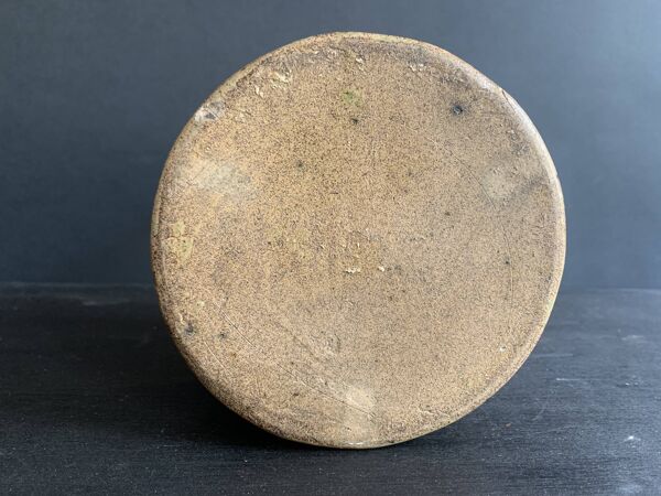 Grand pot en barbotine à décor de vignes du 19e siècle