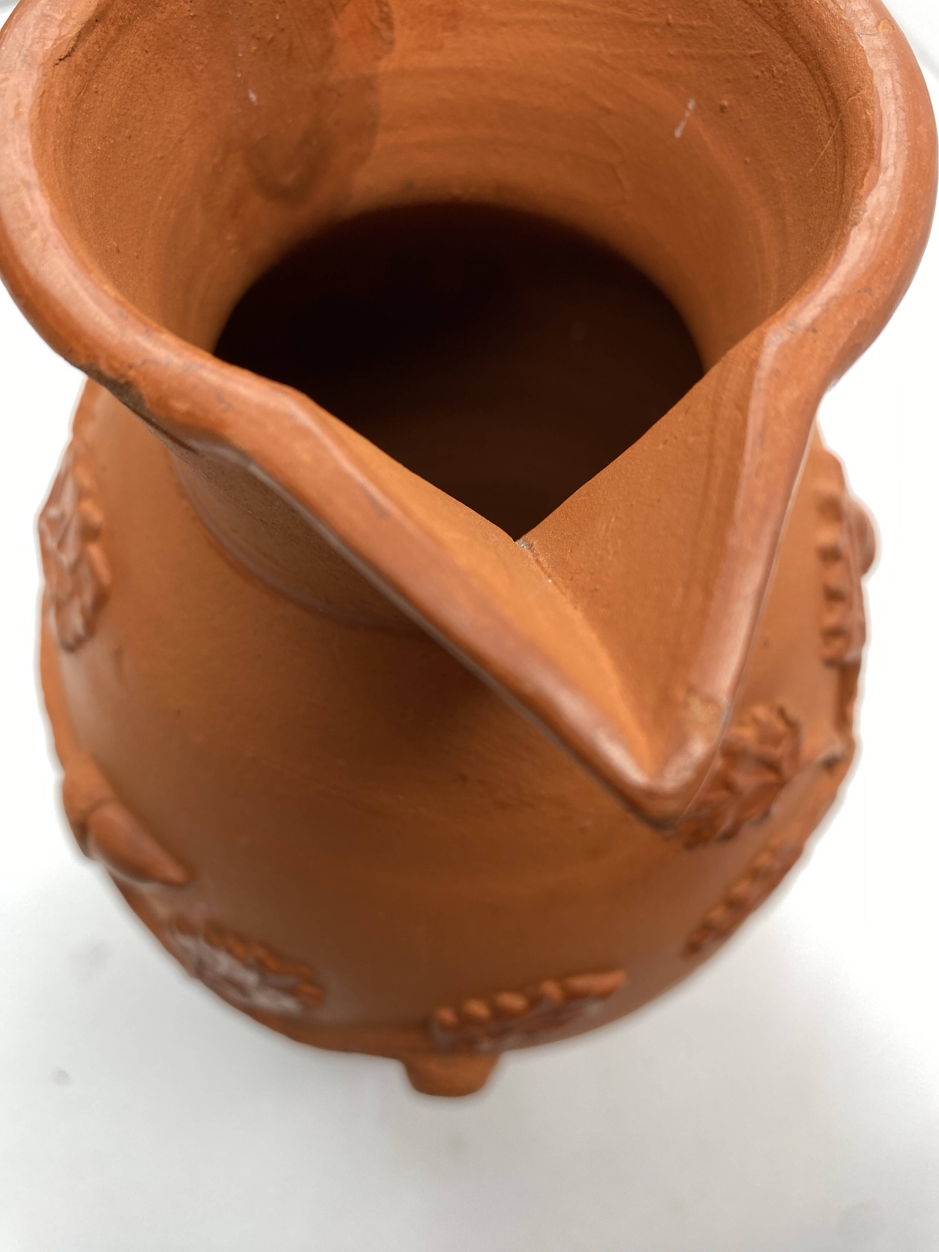 Vase Cruche en terre cuite vintage avec ornement végétale