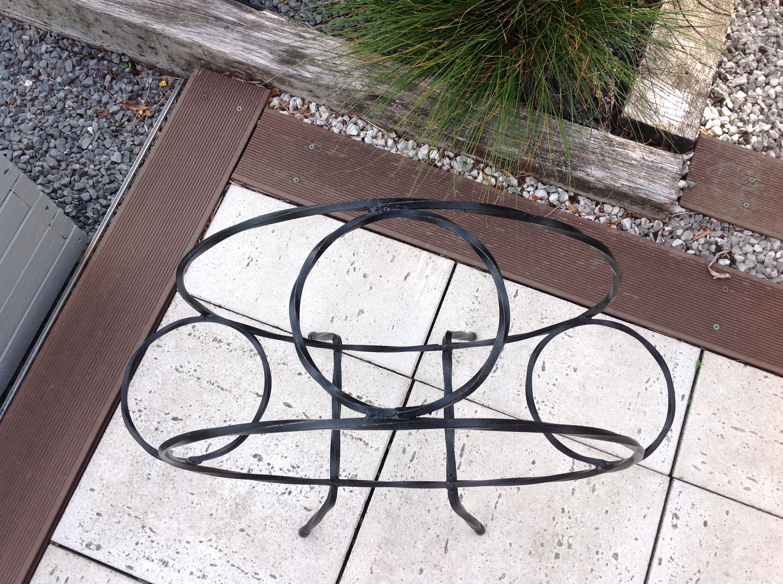Black wrought iron plant holder 60