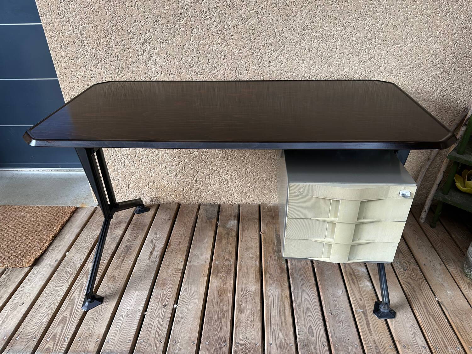 Office by BBPR for Olivetti Synthesis series Arco with its extension.