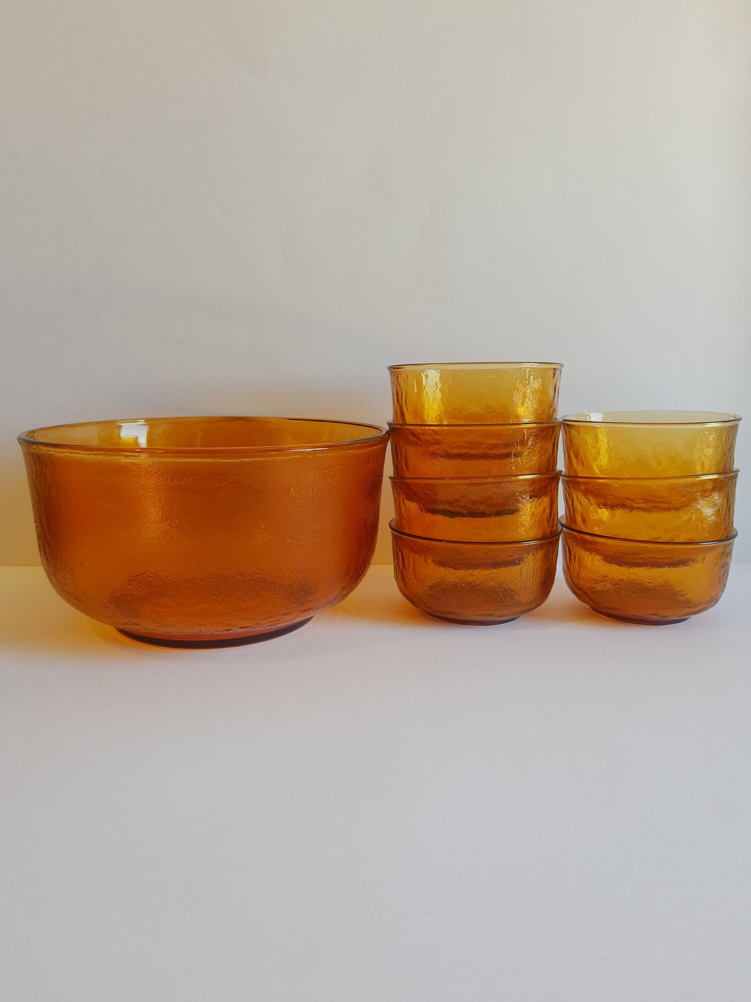 Lot salad bowl codec and 7 cups frosted amber glass sierra 70s