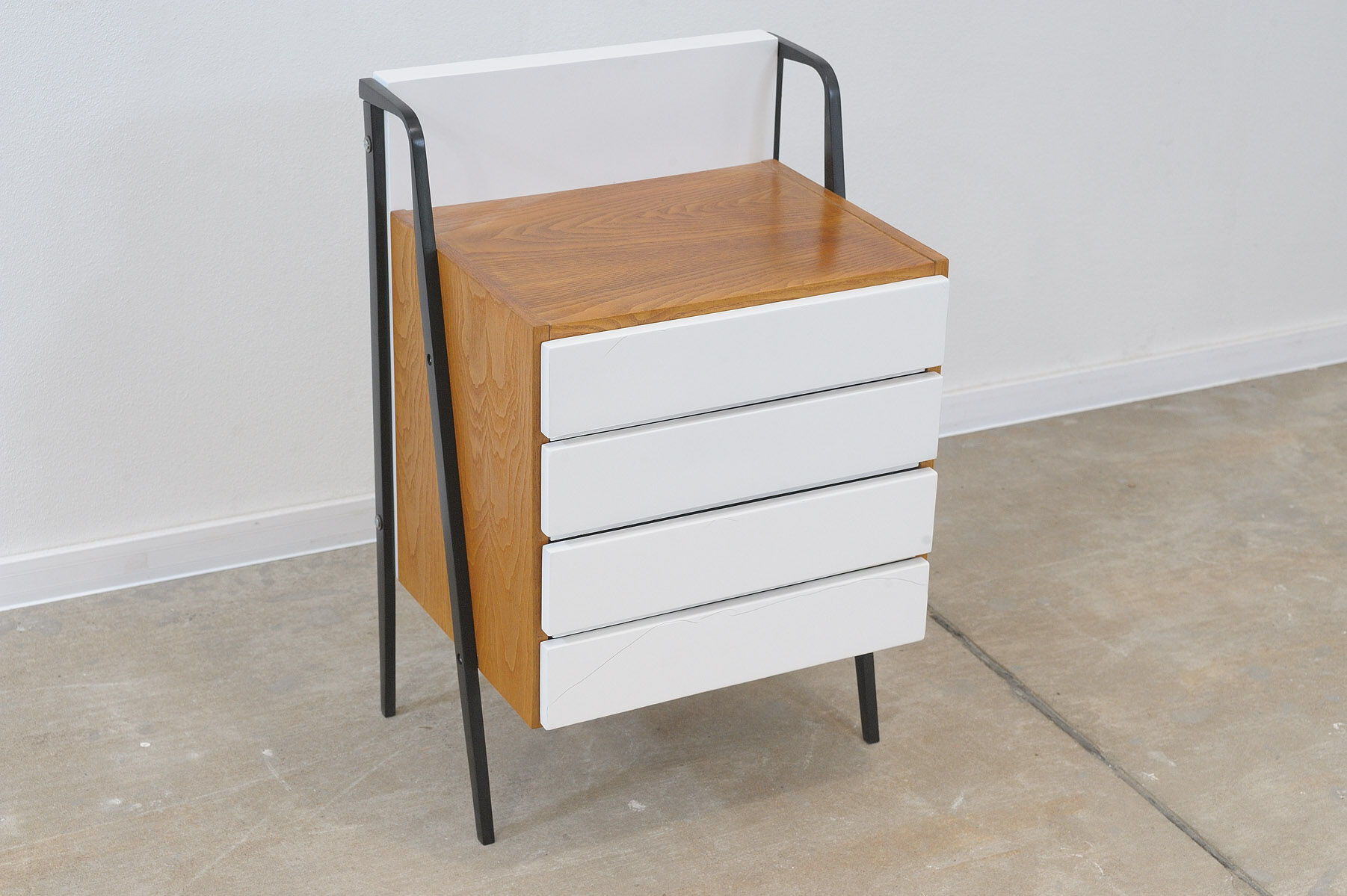 Commode du milieu du siècle entièrement restaurée par Tatra nabytok, années 1960