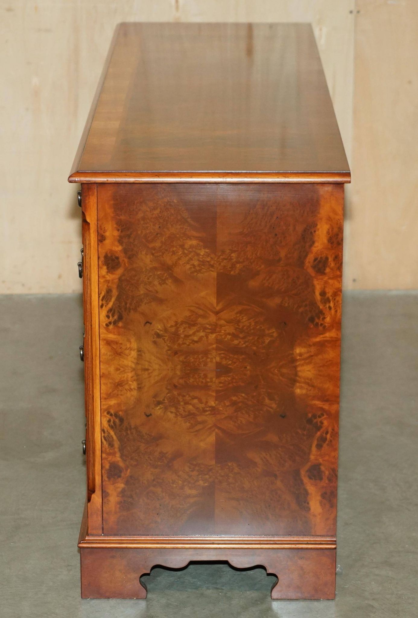Buffet en noyer Burr & Burl avec patine