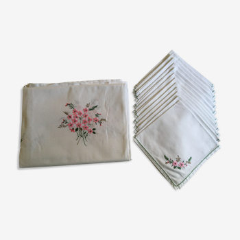 Tablecloth 145 x 245 embroidered flowers and 12 towels