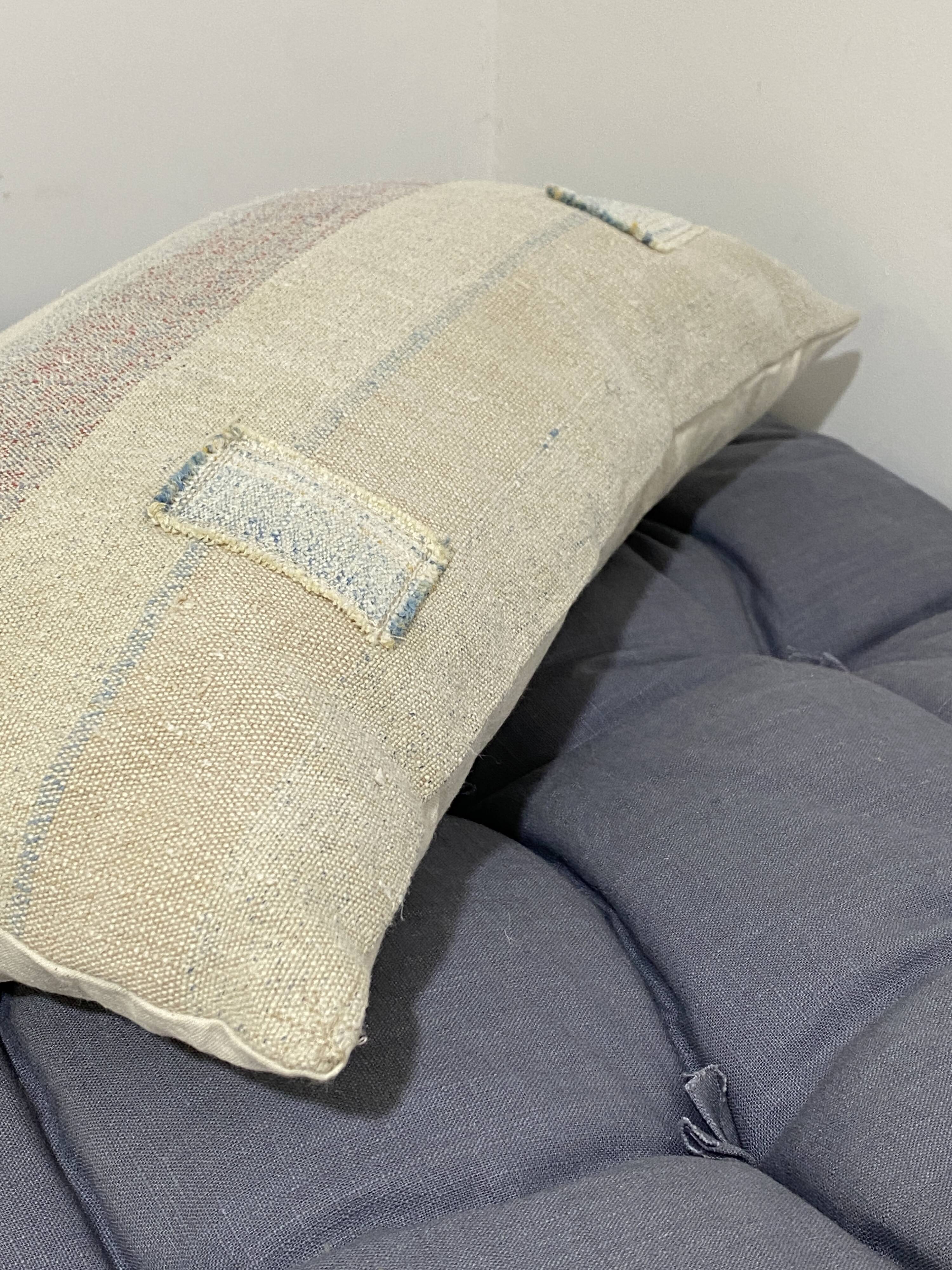 Coussin en toile ancienne style Kilim