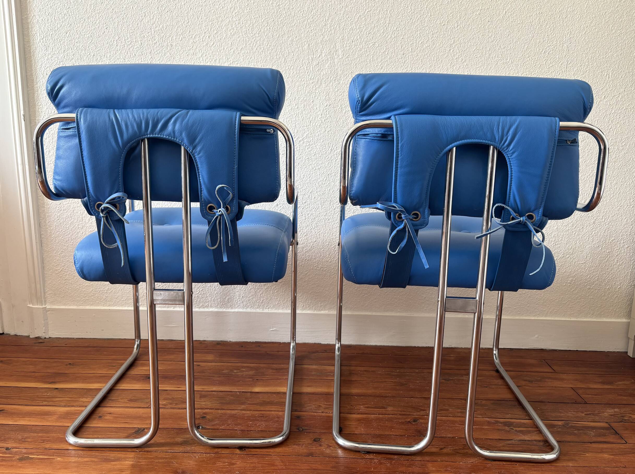 Paire de fauteuils modèle “Tucroma”, dessinés en 1971 par Guido Faleschini pour l’éditeur italien i4 Mariani